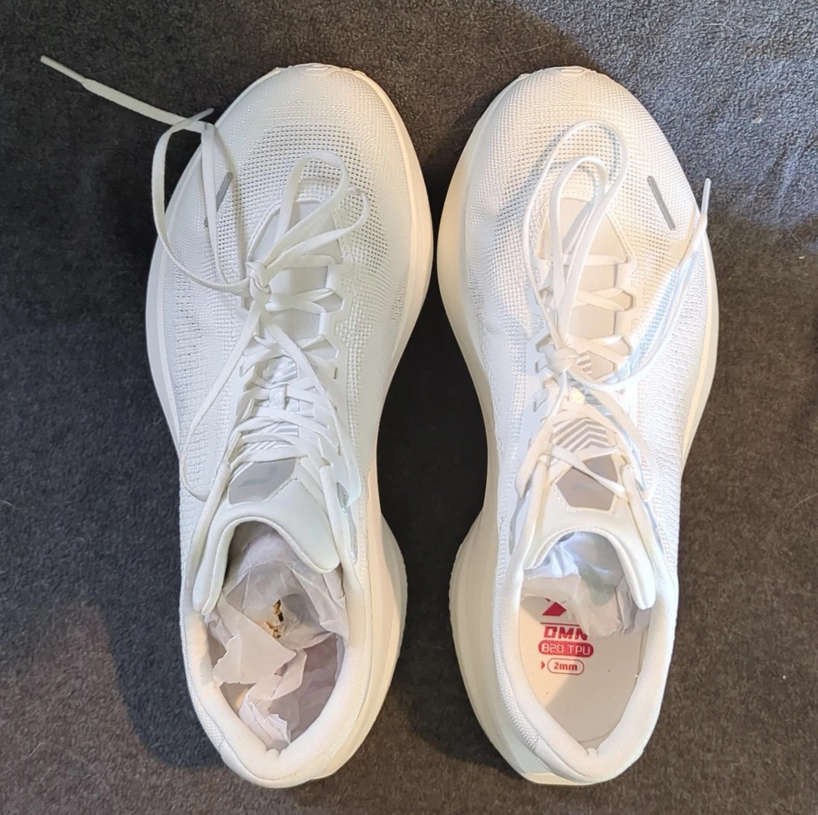 DYNAFISH Xiaonian Men’s US Size 10.5 White Running Shoe