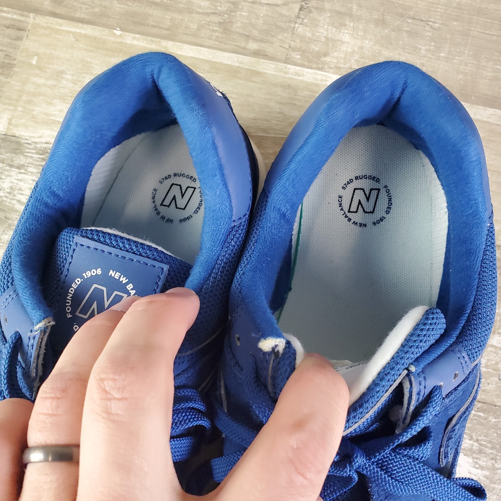 New Balance Classics 574 Rugged Mens Shoes Sz 11.5 D Navy Blue White Sneakers
