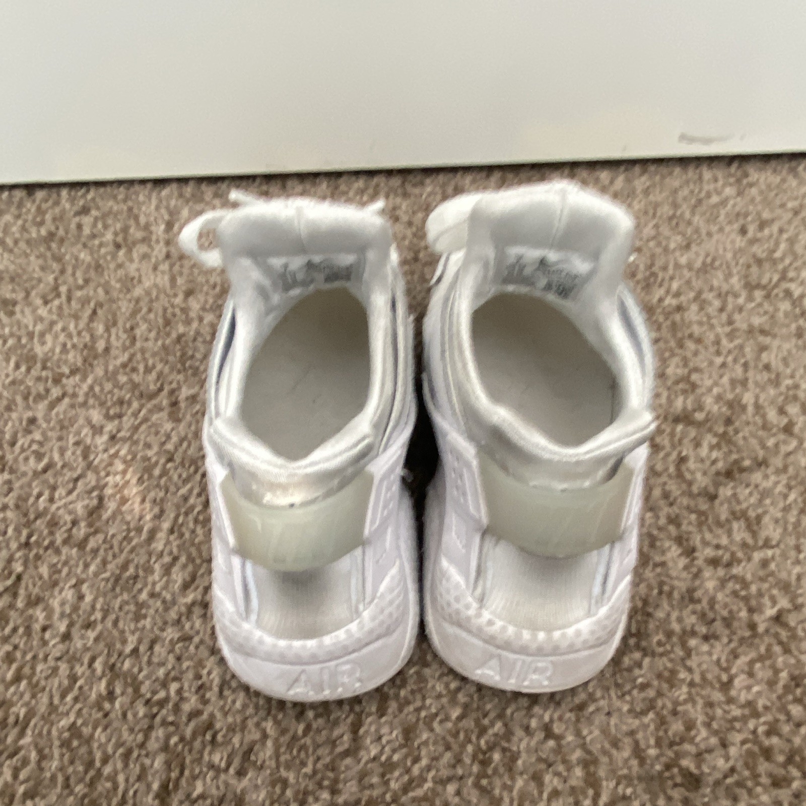 Nike Air Huarache Run Triple White Women’s Low Top Lace Up Sneakers 634835-108
