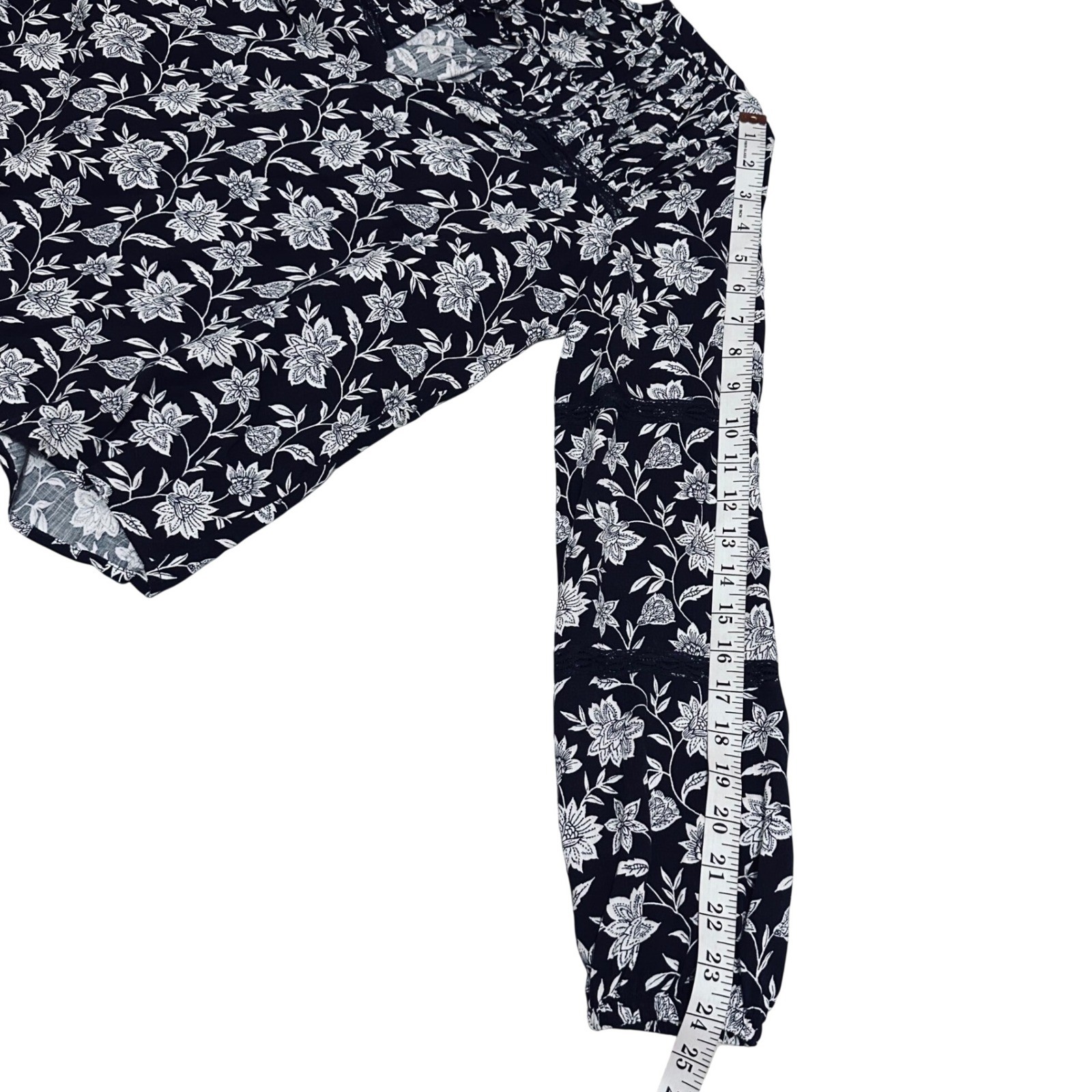 Chelsea & Violet Navy Floral Pintuck Lace Trim Blouse Womens XS Long Sleeve Top