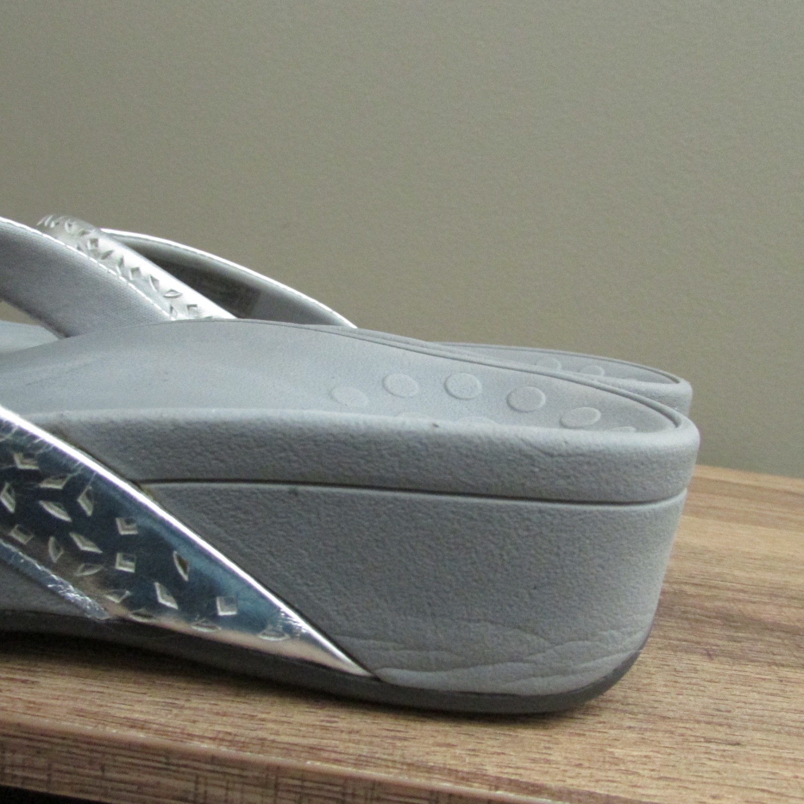 Vionic Zuma silver Platform Wedge Thong Flip Flop sandals Comfort-sz 9