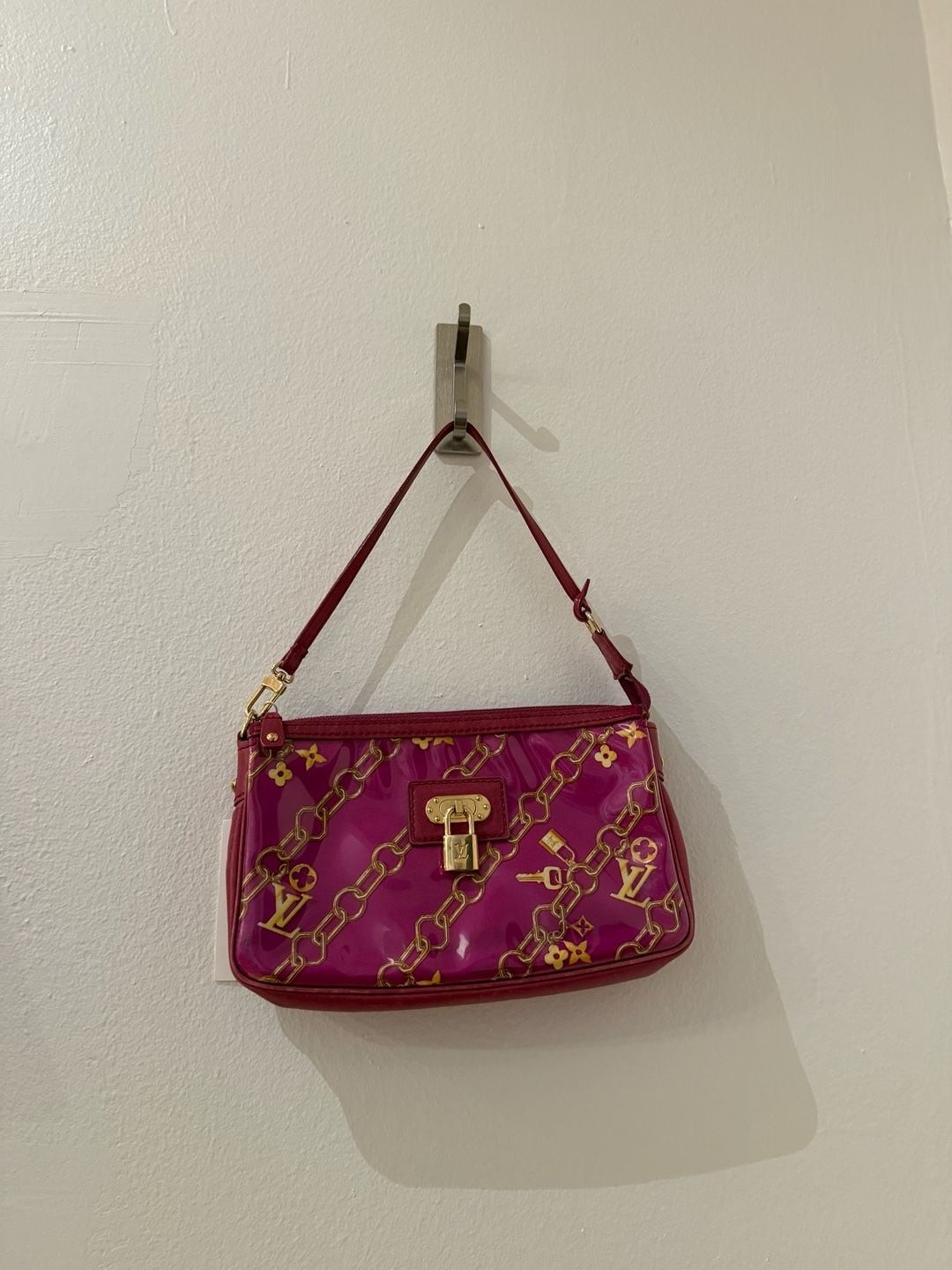 Louis Vuitton Monogram Charms Pochette Accessoires Fuchsia M95160