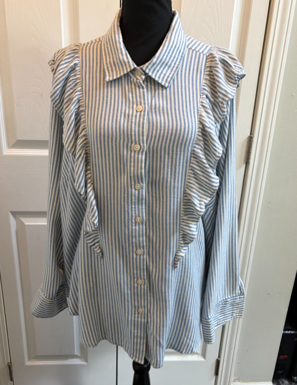 Torrid Super Soft Ruffled Front Striped Button Up Blouse 2x Blue White Striped