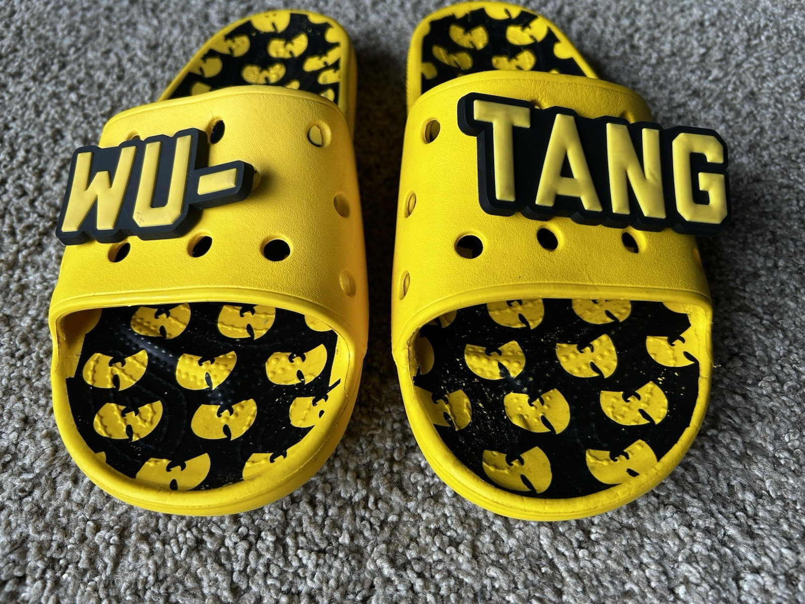 Crocs Classic Slide Wu-Tang Clan Men’s Sandals – Yellow Black size – 9M