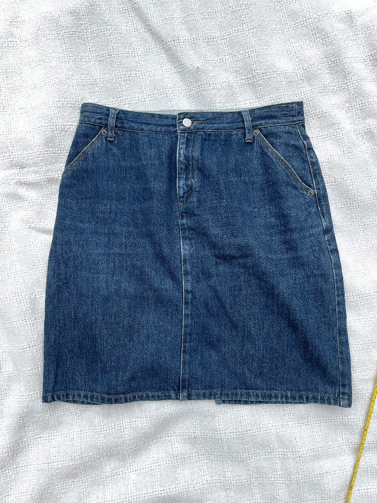Levi’s 2002 Made in Hong Kong Denim Mini Skirt Y2K Americana Size 10