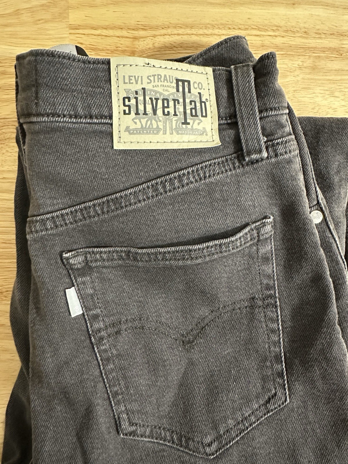 Levi’s SilverTab Women’s Gray Dark Wash High Rise Mom Jeans 5-Pocket Cotton
