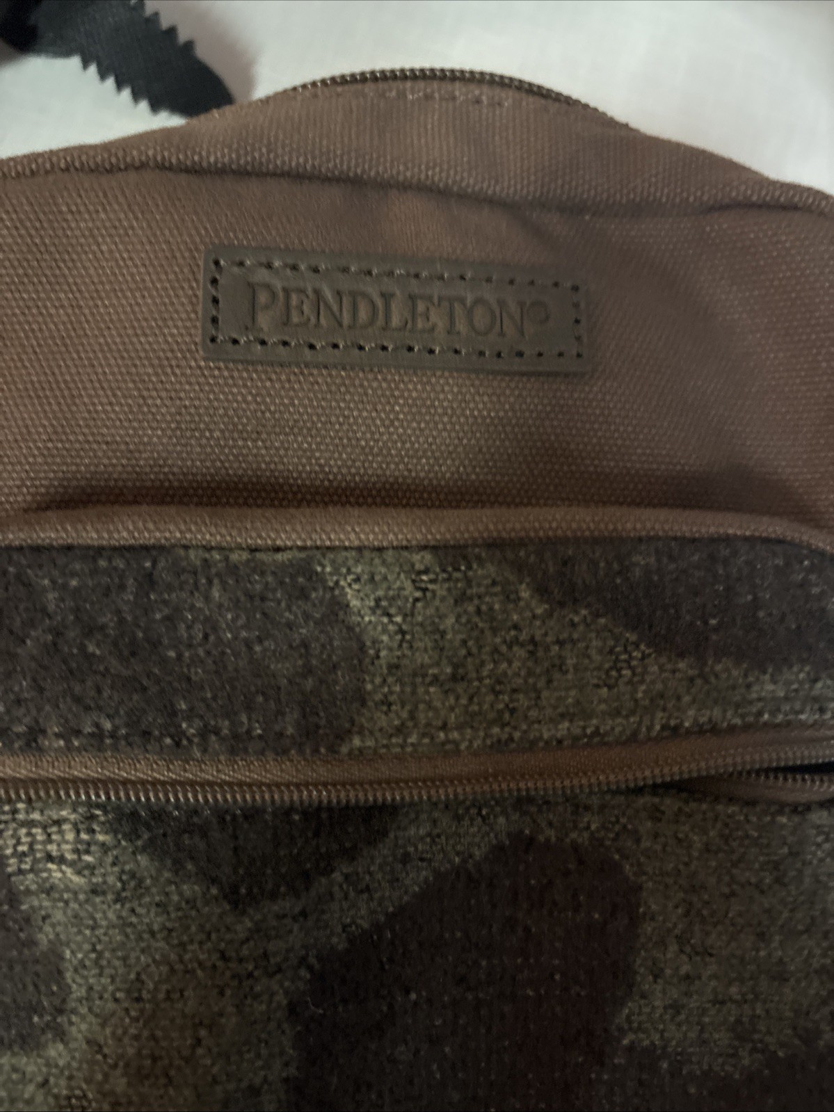 Pendleton Camo Jacquard Crossbody Messenger Bag Purse Wool Front Zip Leather