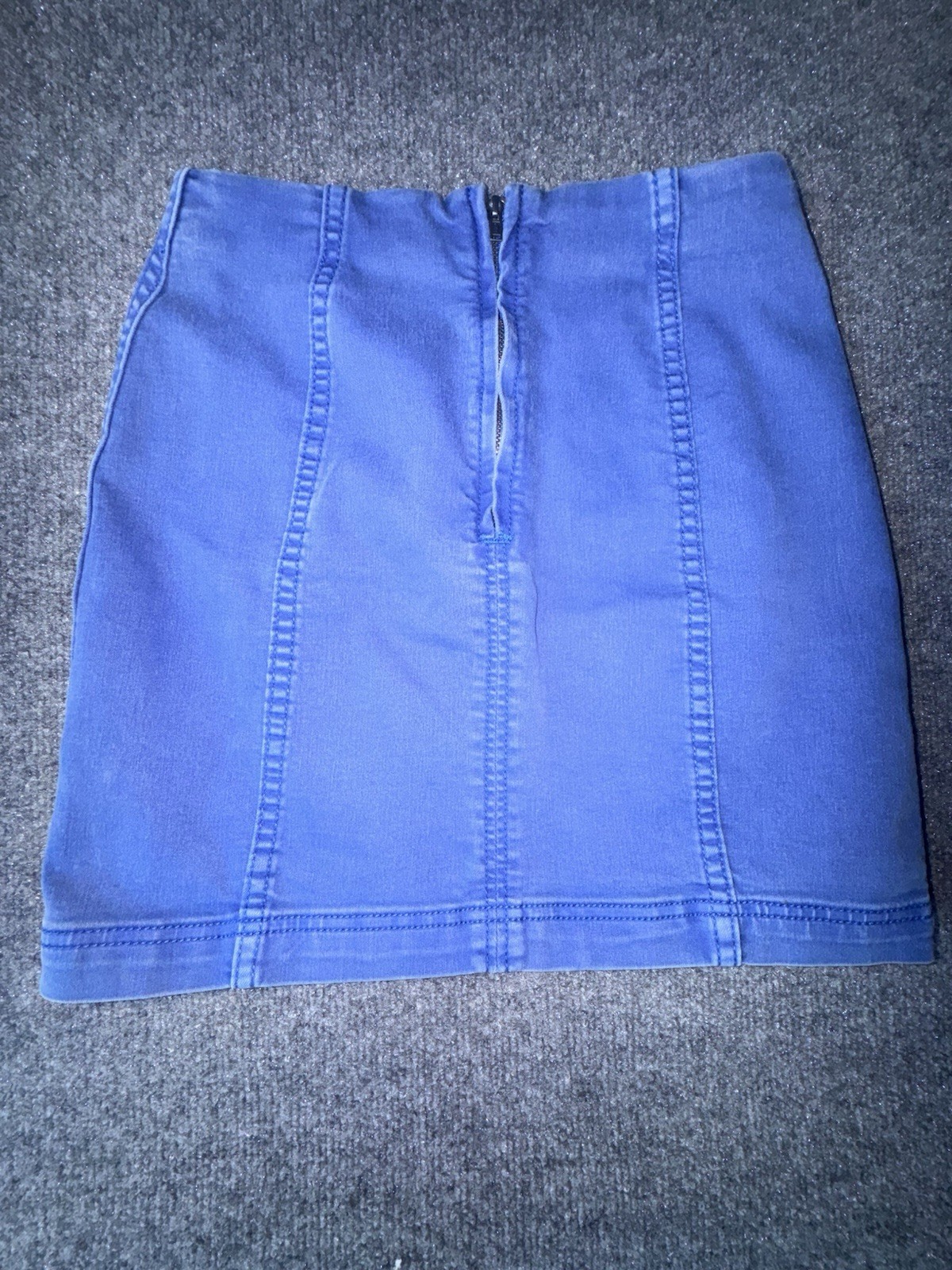 Free People – Modern Femme Novelty Mini Denim Skirt in Blue size 2