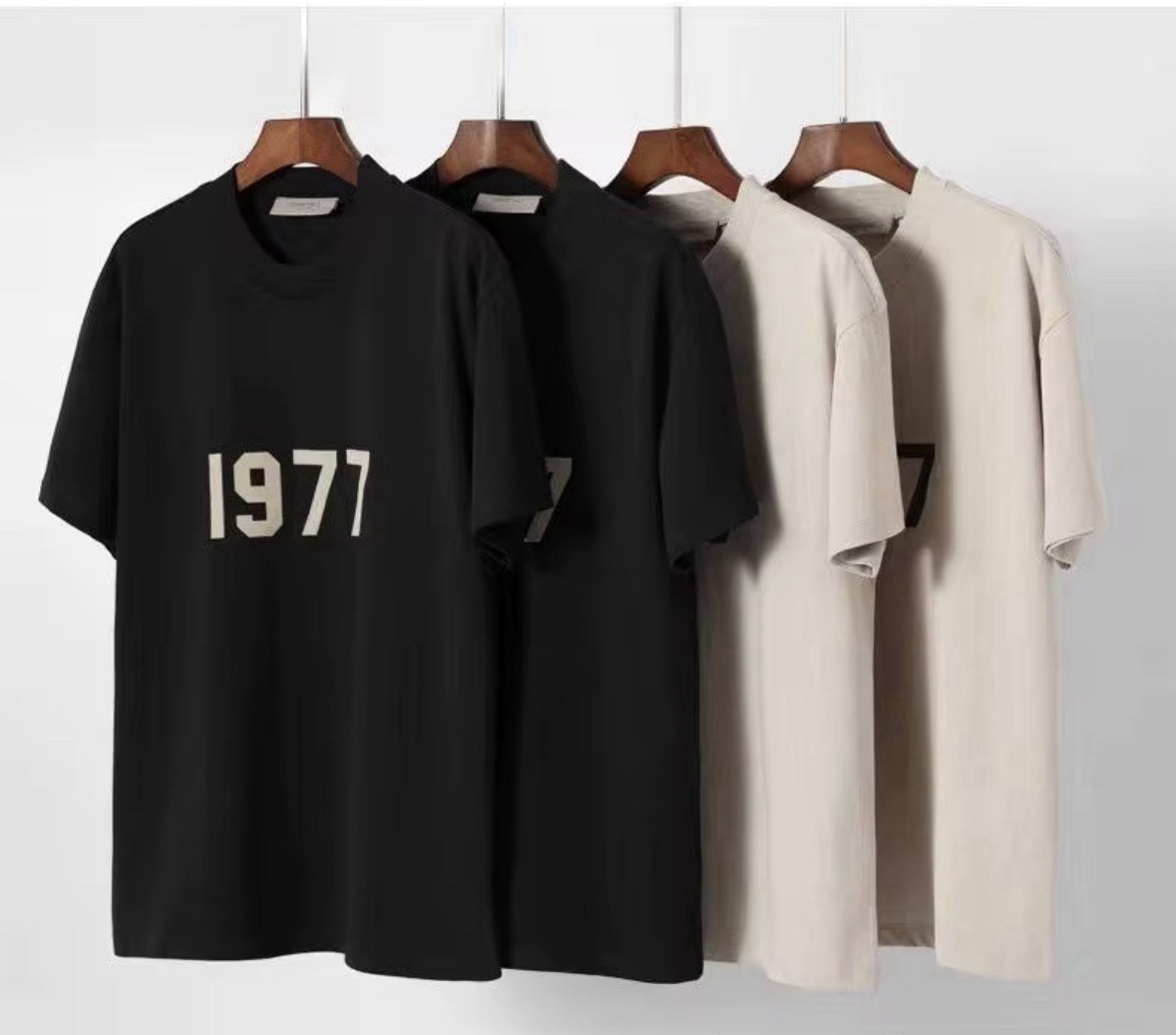 Essentials 1977 Men’s Black Logo Graphic Print Crew Neck Short Sleeve T-Shirt