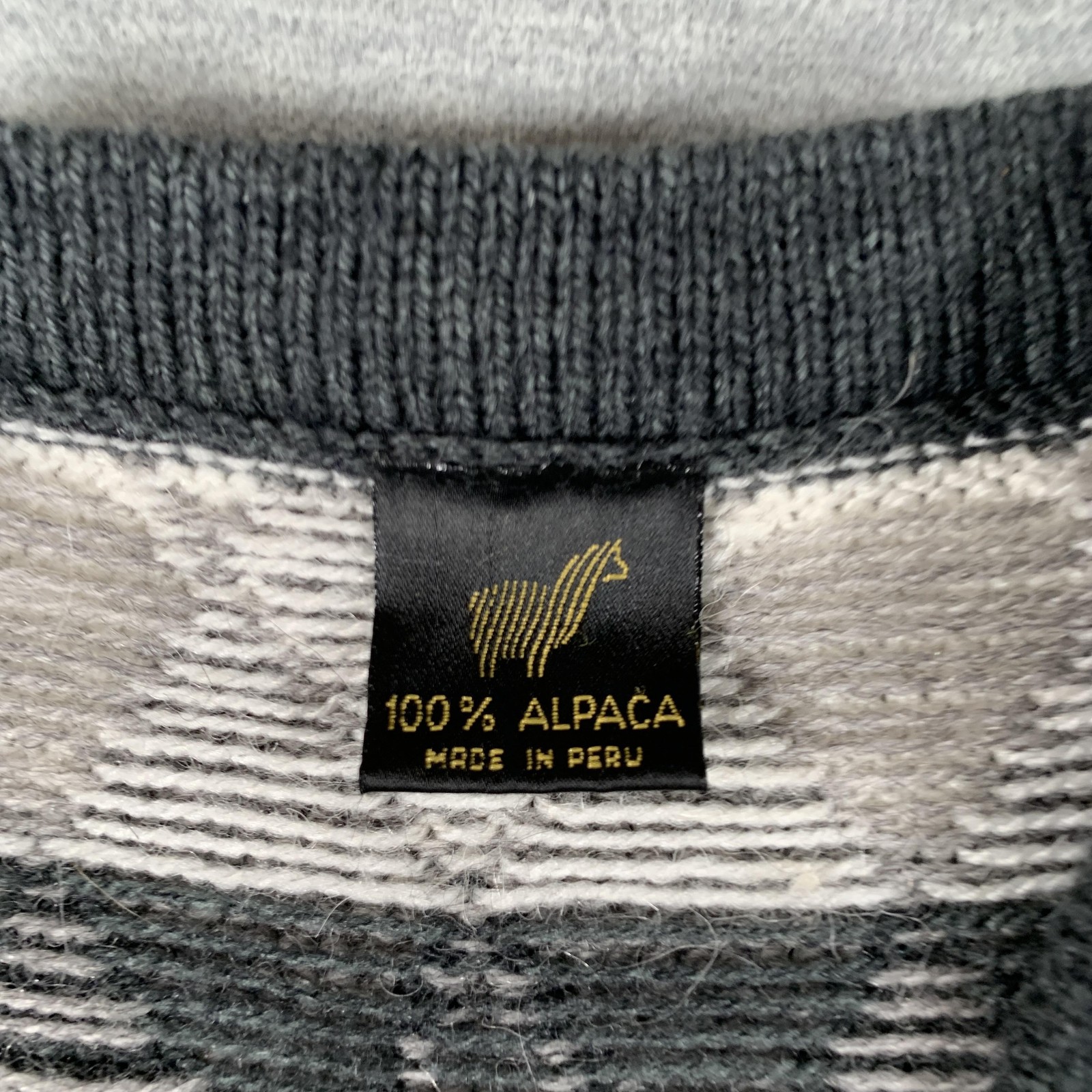 Sweater Vest Mens Small Gray Argyle 100% Alpaca Knit V Neck Pullover Peru