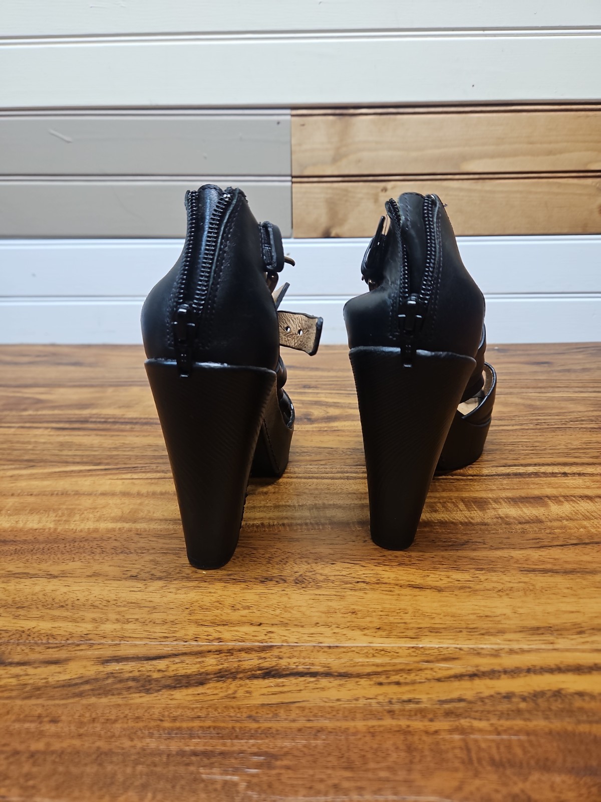 Sofft Ohanna Black Vowen Leather Heel Sandals Womens Size 7M