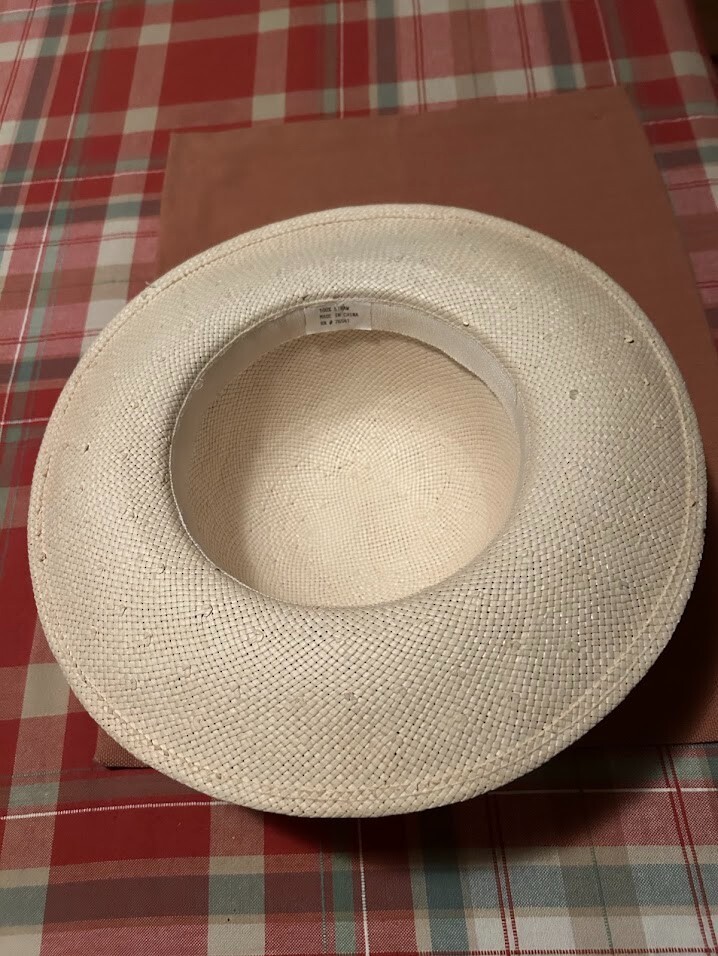 Simple elegant straw hat – tightly woven, natural in color. round crown top