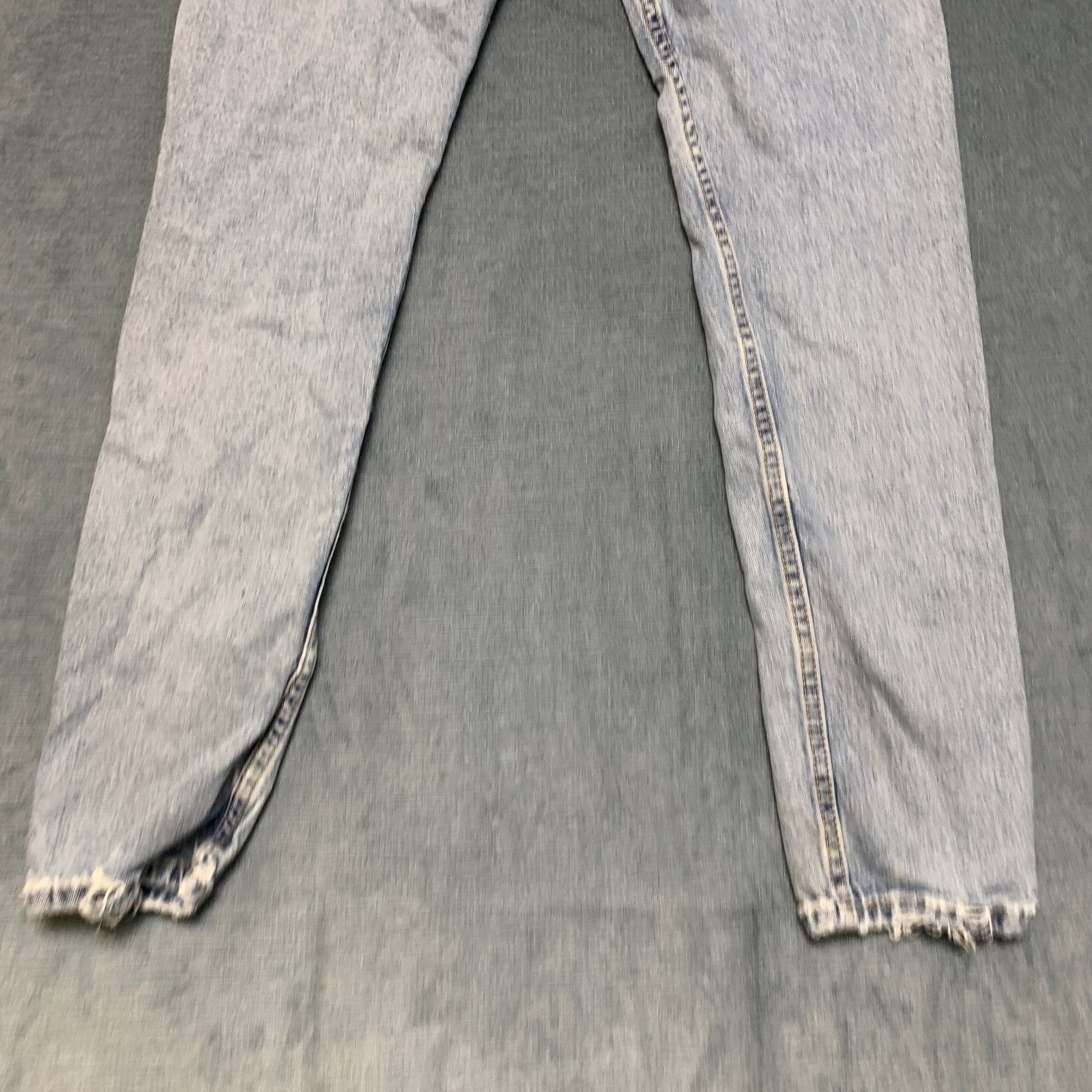 Levi’s 512 Slim Taper Fit Jeans Mens 28×30 Blue Denim Light Wash Distressed