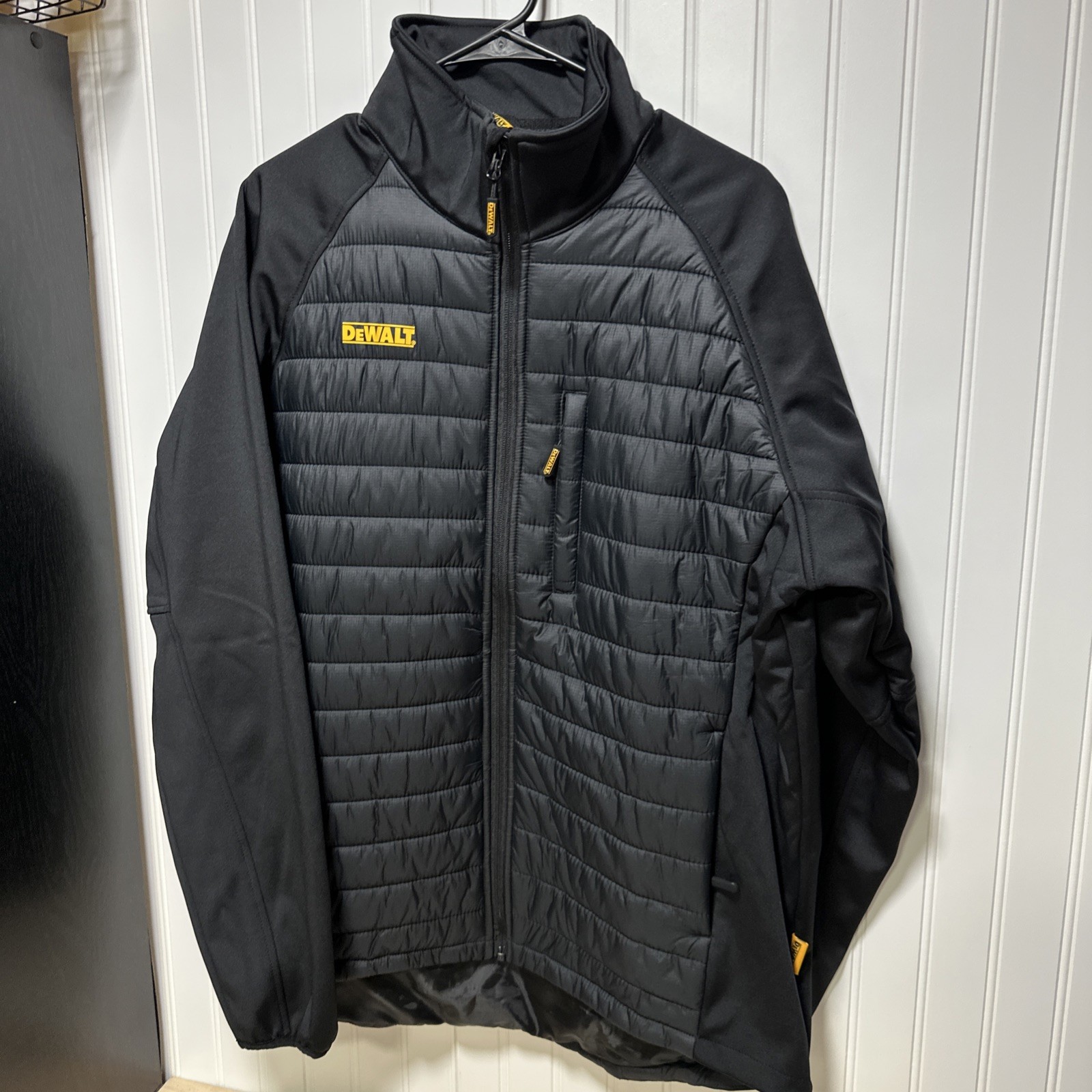 Dewalt Hybrid Insulated Jacket Men’s Size Large DXWW50003
