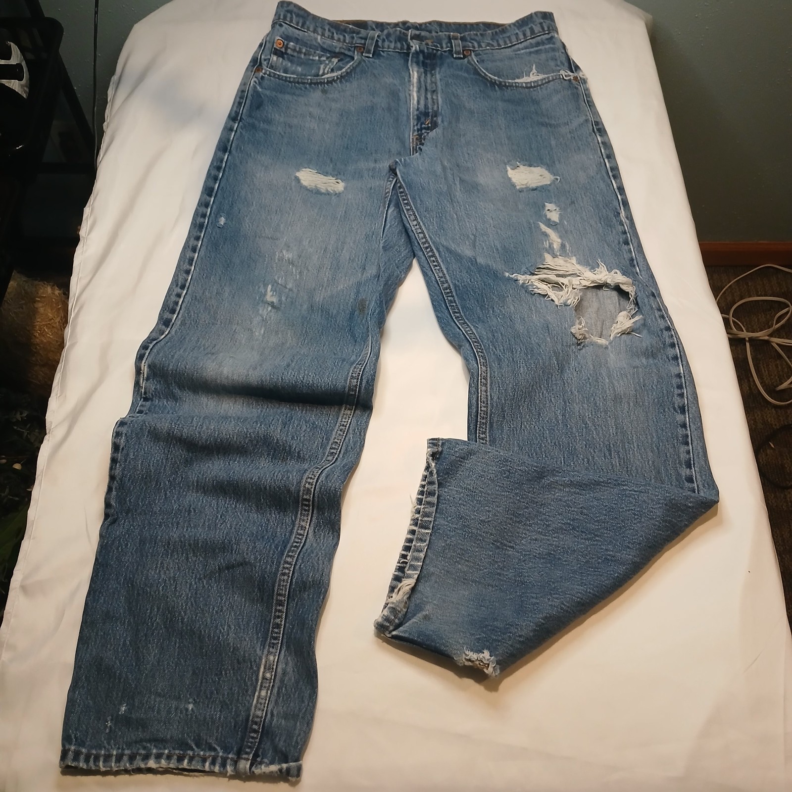 Levi 569 straight thrashed loose 33 wide 32 long mens womens project piece