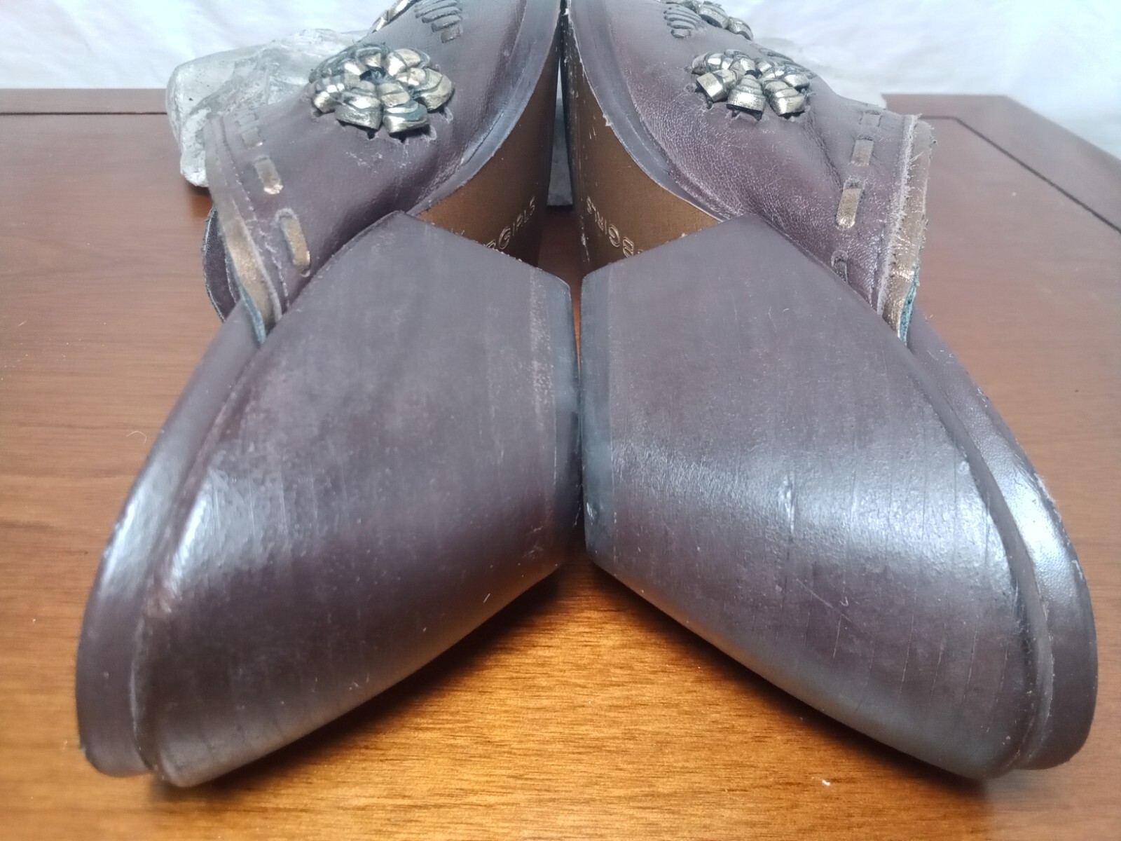 BCBG Women’s Sz. 6 B / 2.25 in Block Mule Witch Clogs thick soft leather