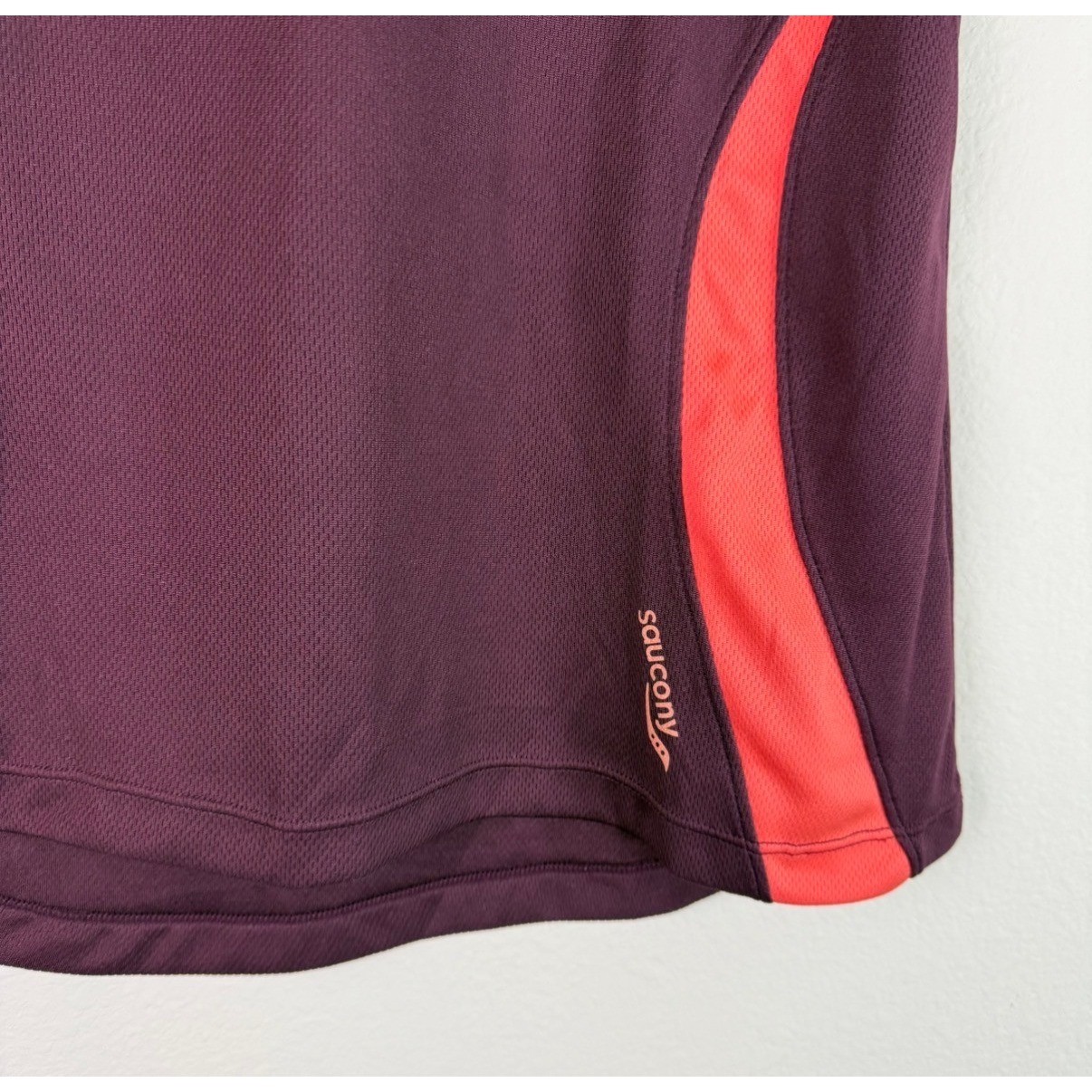Saucony Shirt Womens Small Burgundy Pink Running Performance Short Sleeve Tee