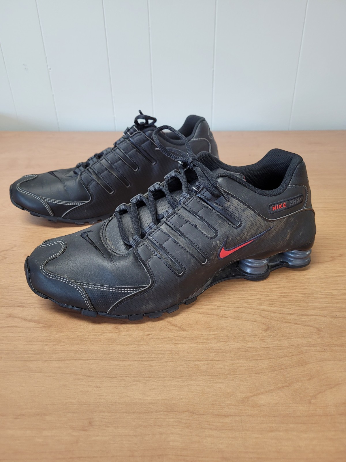 Nike Shox Men’s 11.5 NZ Black Varsity Red 378341-017