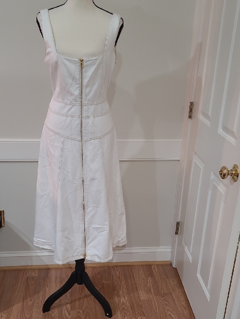 I.N.C. International Concepts White A-Line Denim Skirt with Front Zip – Size S