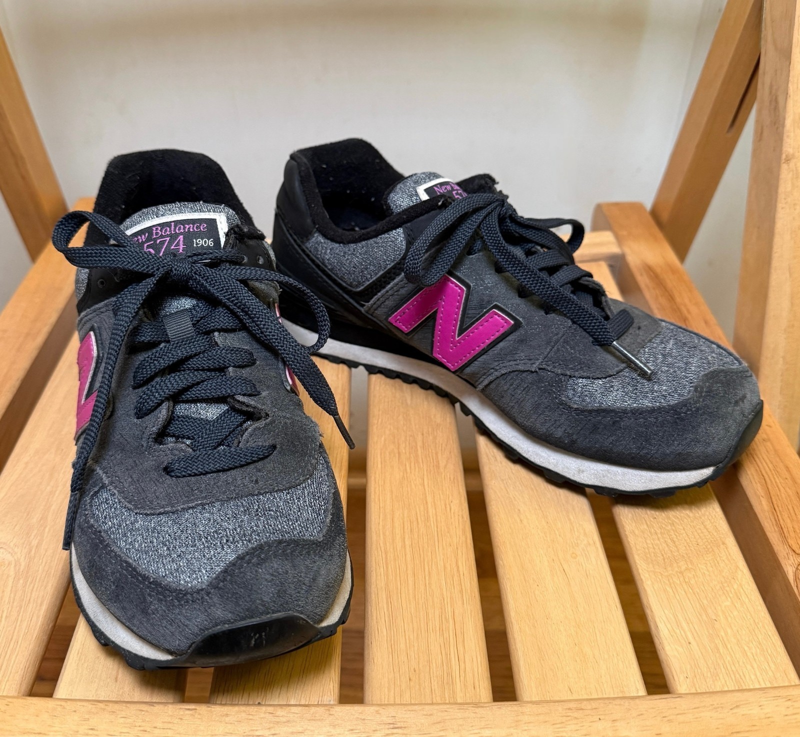 New Balance 574 WL574WTB Womens 8 Gray Suede Pink Purple Athletic Shoes Sneakers