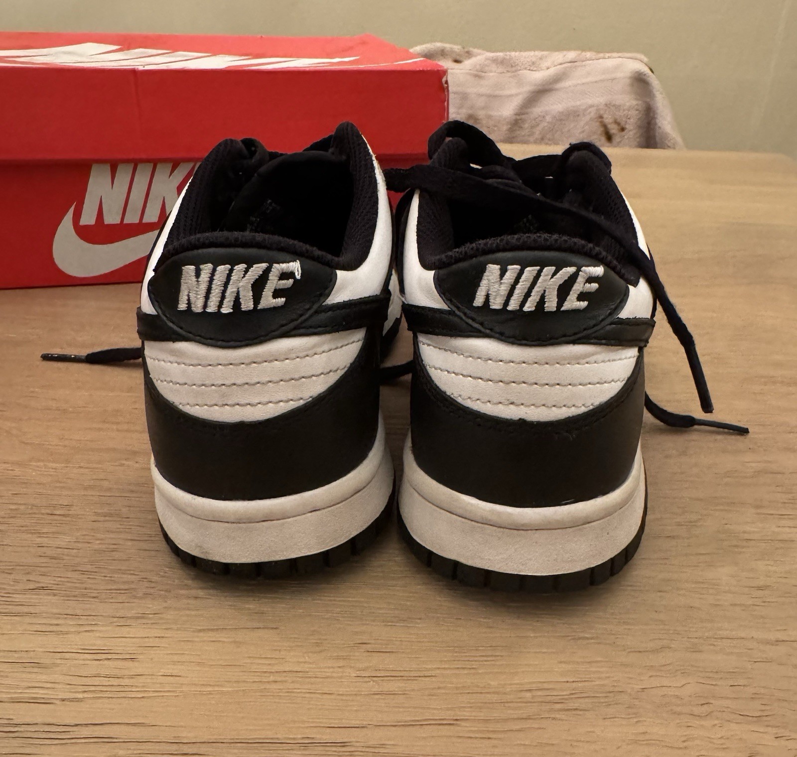 Nike Dunk Low (GS) Kids Athletic Sneaker 5.5Y Black/White CW1590-100