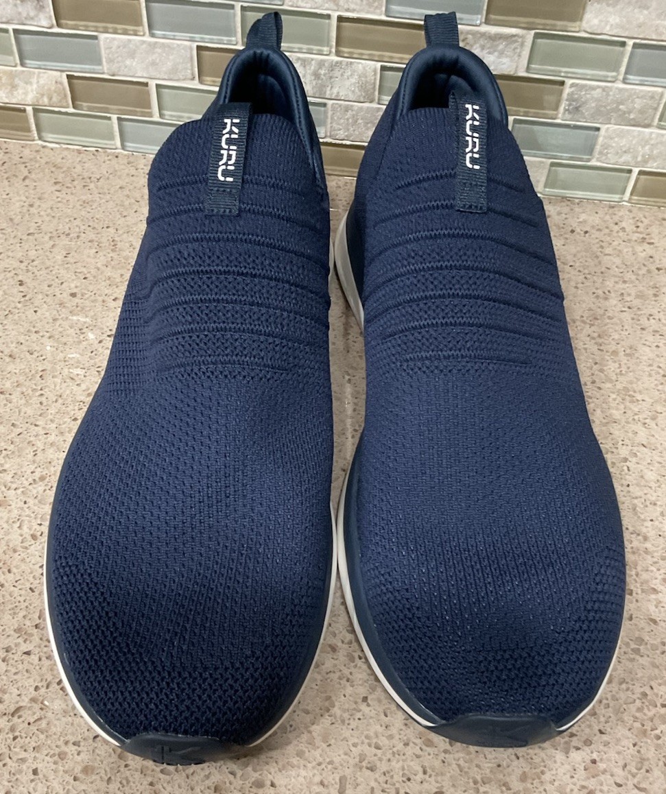 Kuru Atom Men’s Slip-On Blue Sneakers Size 11 Knit Everyday Travel Seamless EUC
