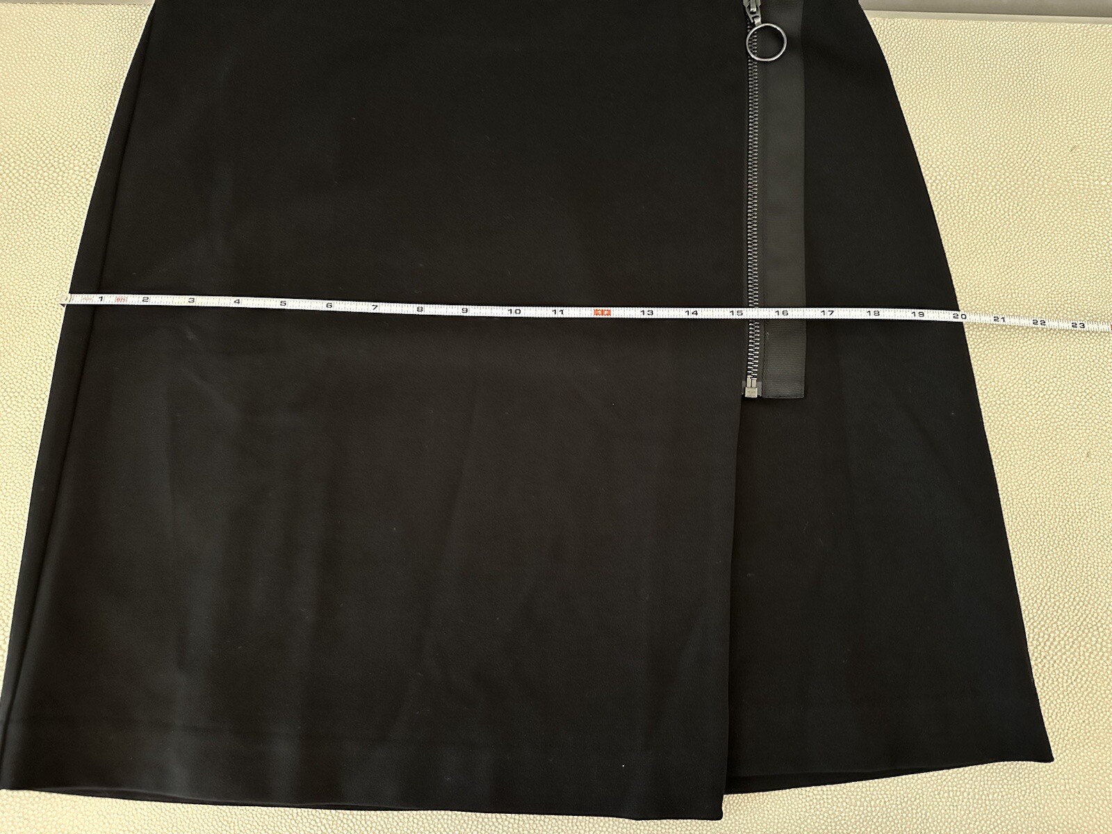 J.McLaughlin A-line silhouette Mini length front zip detail size 10