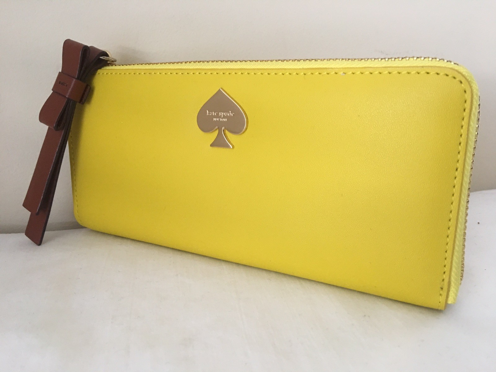 NWT Kate Spade Nisha Cobblestone Park Zip Around Wallet, Graffitiyl (708)/Yellow