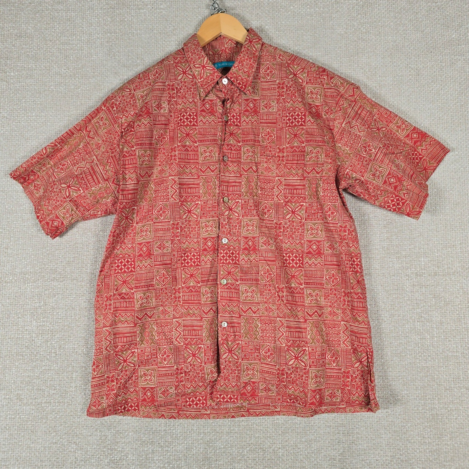 Tori Richard Mens Red Geometric Tribal Cotton Lawn Aloha Shirt Made in Hawaii L