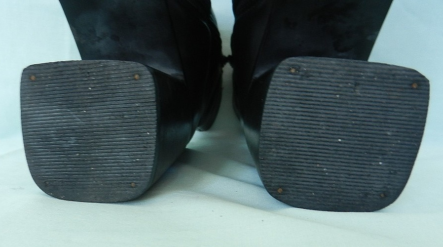 CANDIE’S Y2K Black Leather 3.5″ High Chunky Heels Square Toes Ankle Booties, 8M