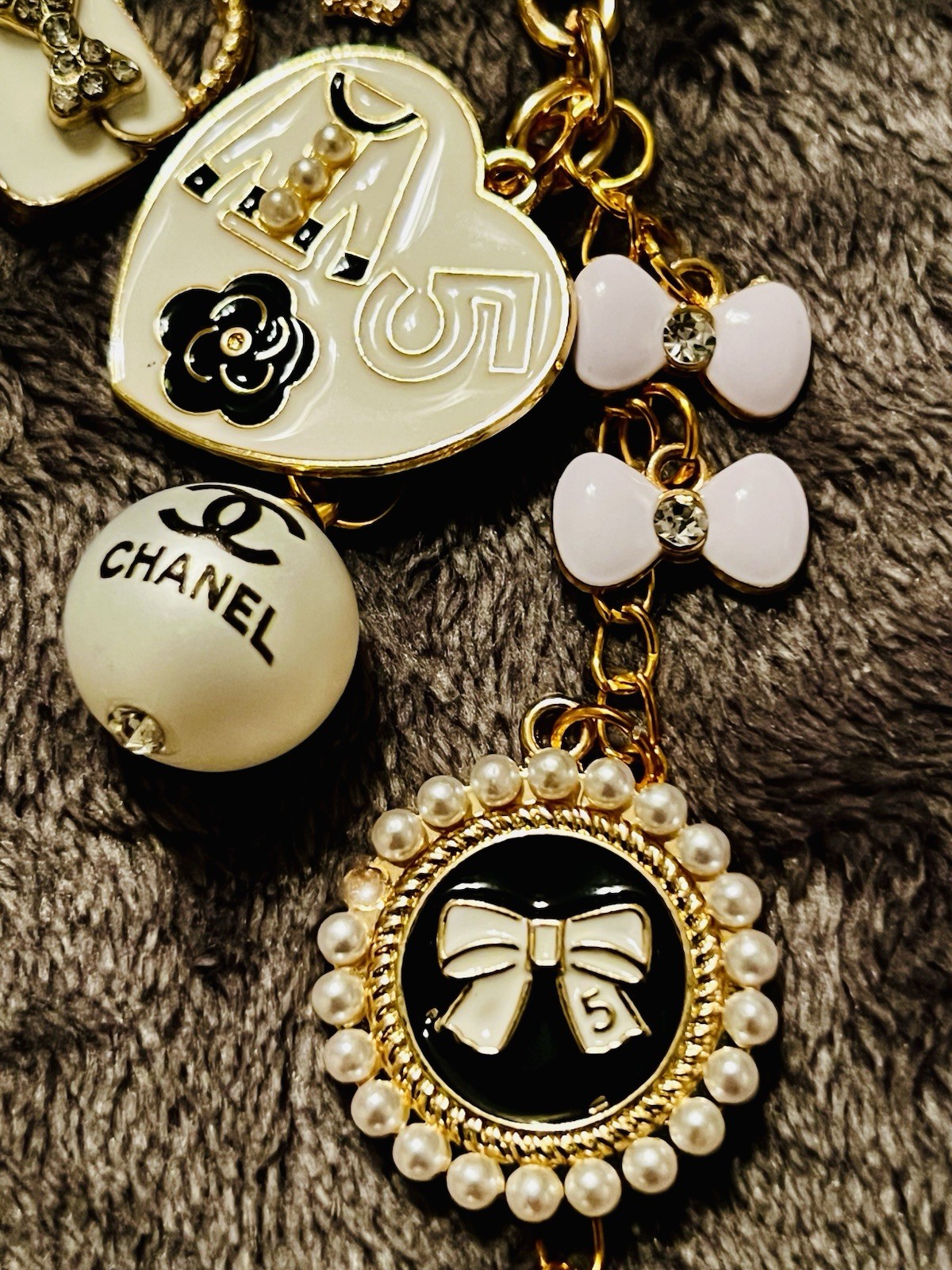 🎀🛍️Chanel Gold White Logo Bow & Bag Pearl Rhinestone Charm Keychain🛍️🎀