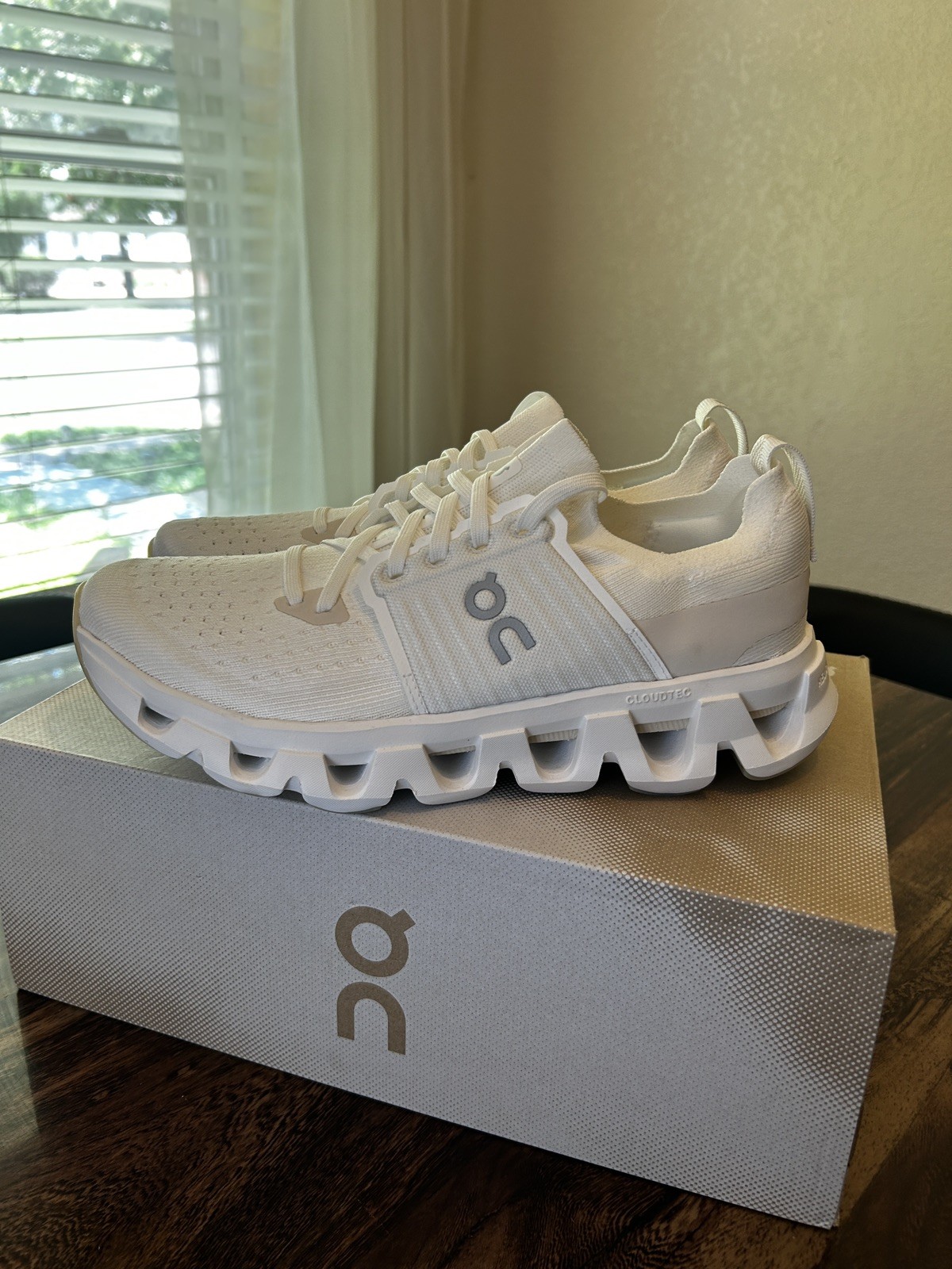 NEW On Cloudswift 4 Women’s White Left Size 9 Right Size 8.5 (Mismatched Pair)