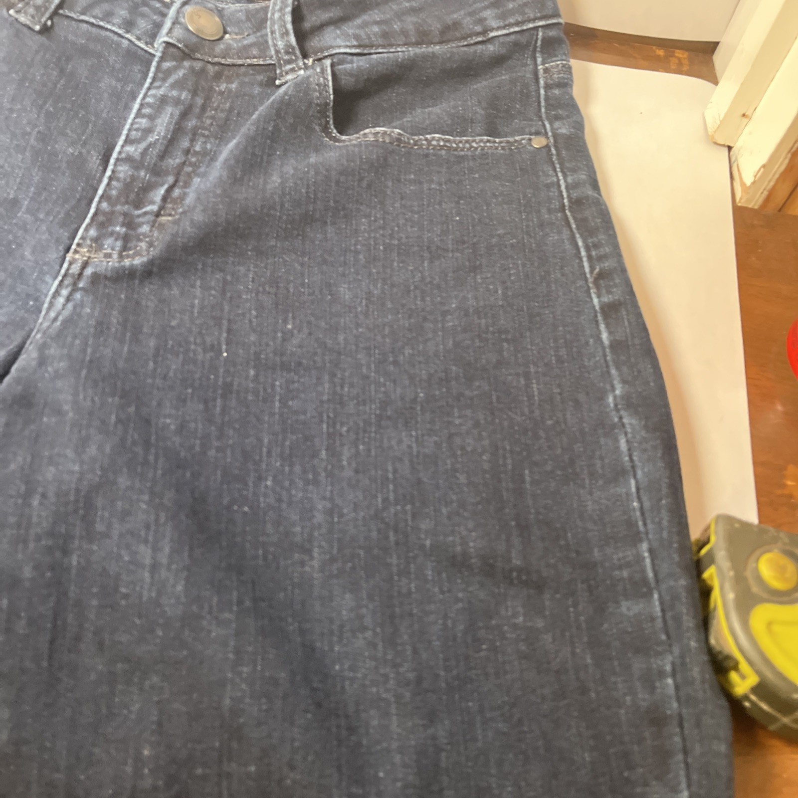 Lee Classic Fit Size 6 Medium Dark Wash No Rips Or Frays Great Condition