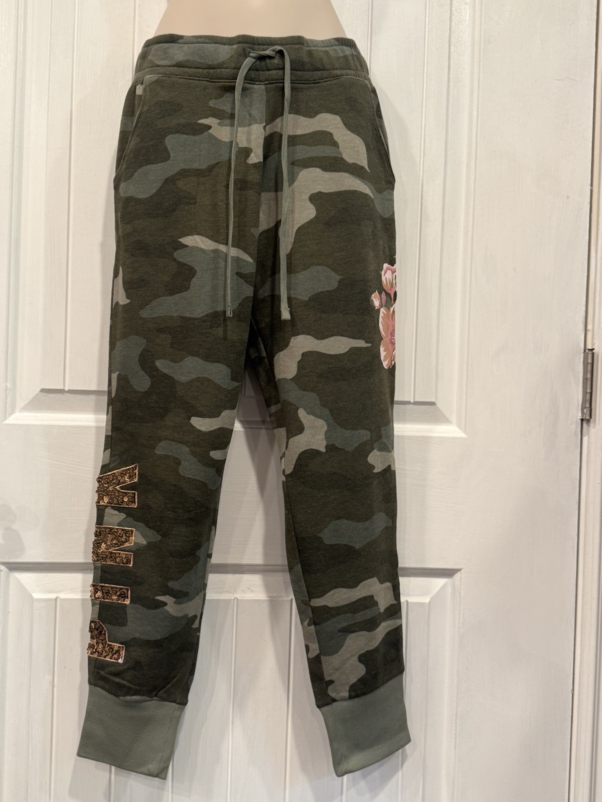 VICTORIA’S SECRET PINK Gold Bling Sequin Classic Sweatpant Green Camo S , NWT