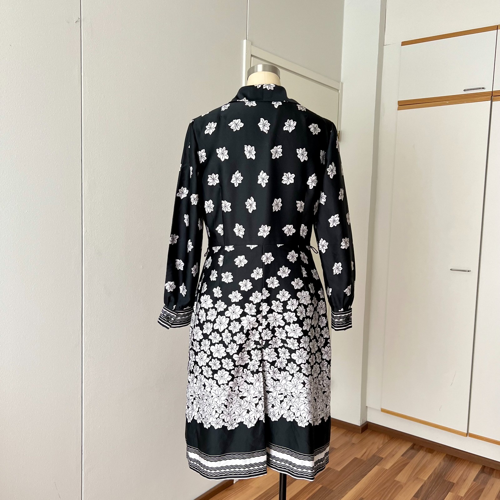1970s TREVIRA Dagger Collar Floral Shirt Dress Border Print Long Sleeves Midi 42