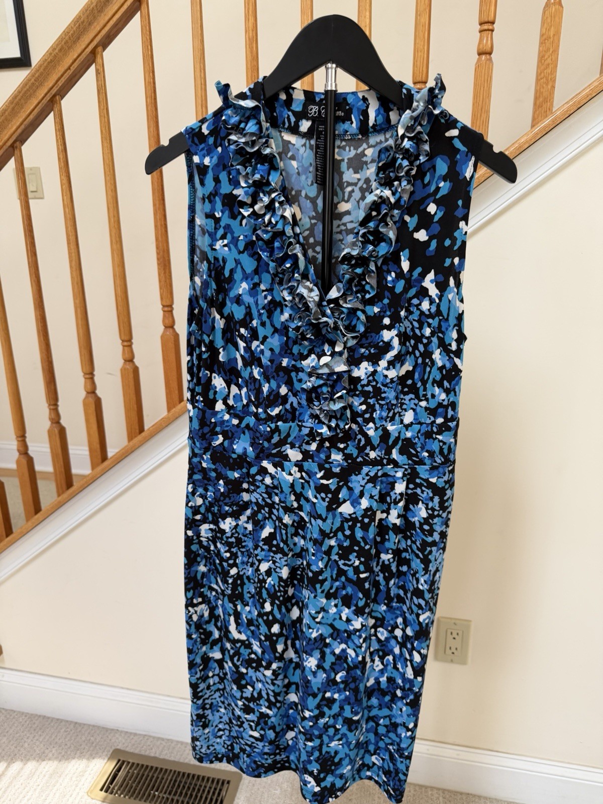 B. Calm Blue Black White Geometric Ruffle Sheath Dress V-Neck Sleeveless 8