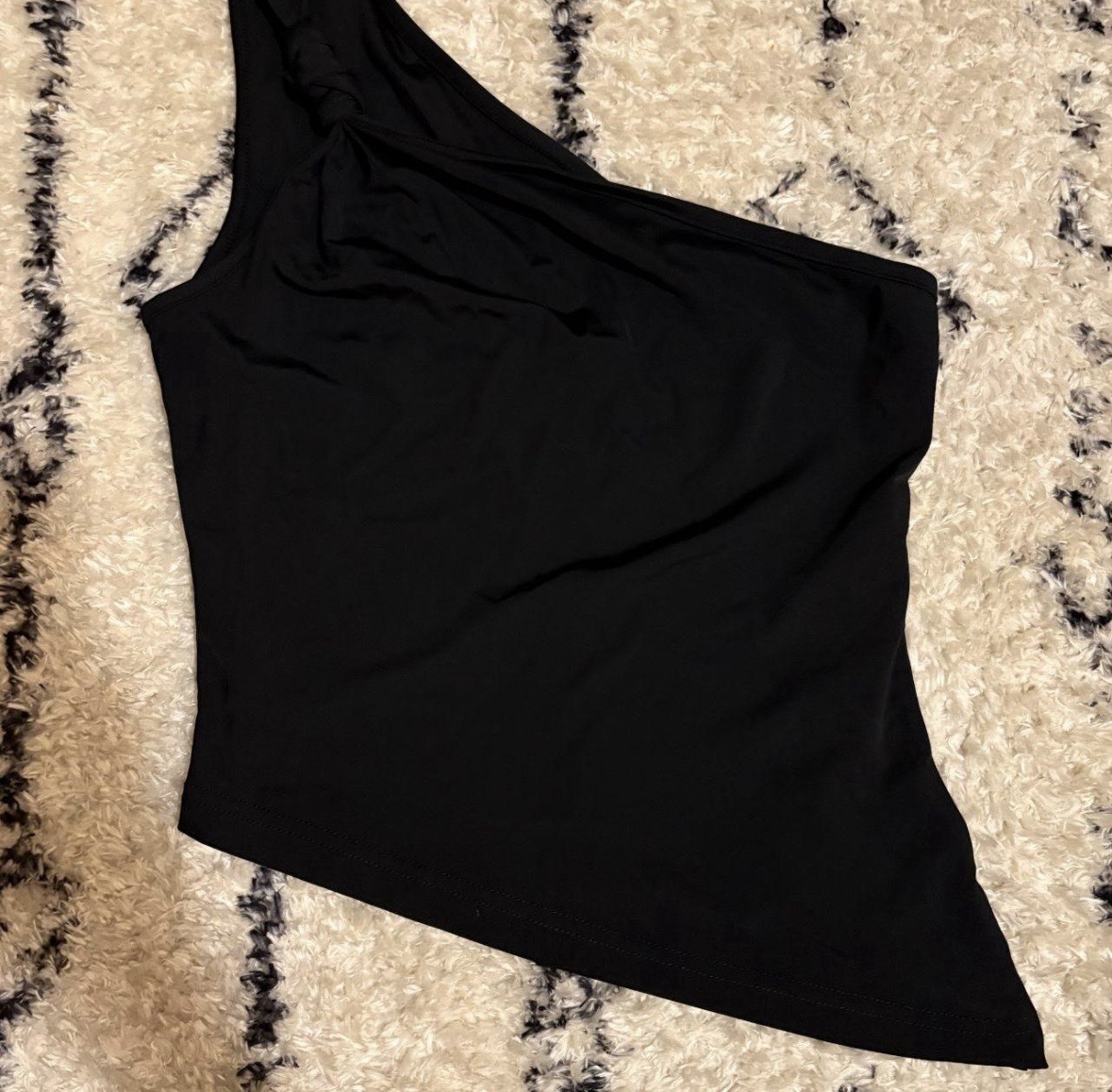 Edikted Women’s Black One-Shoulder Sleeveless Tank Top Pullover Machine Wash