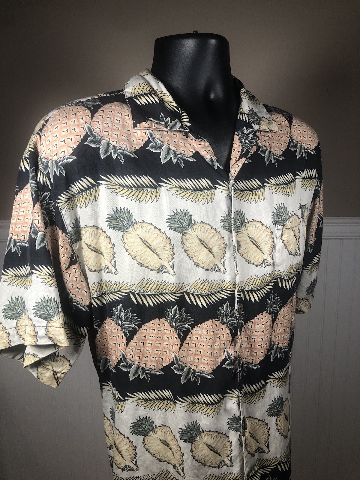 Tommy Bahama Mens M Shirt Silk Pineapple Hawaiian Casual Short Sleeve Black Tan