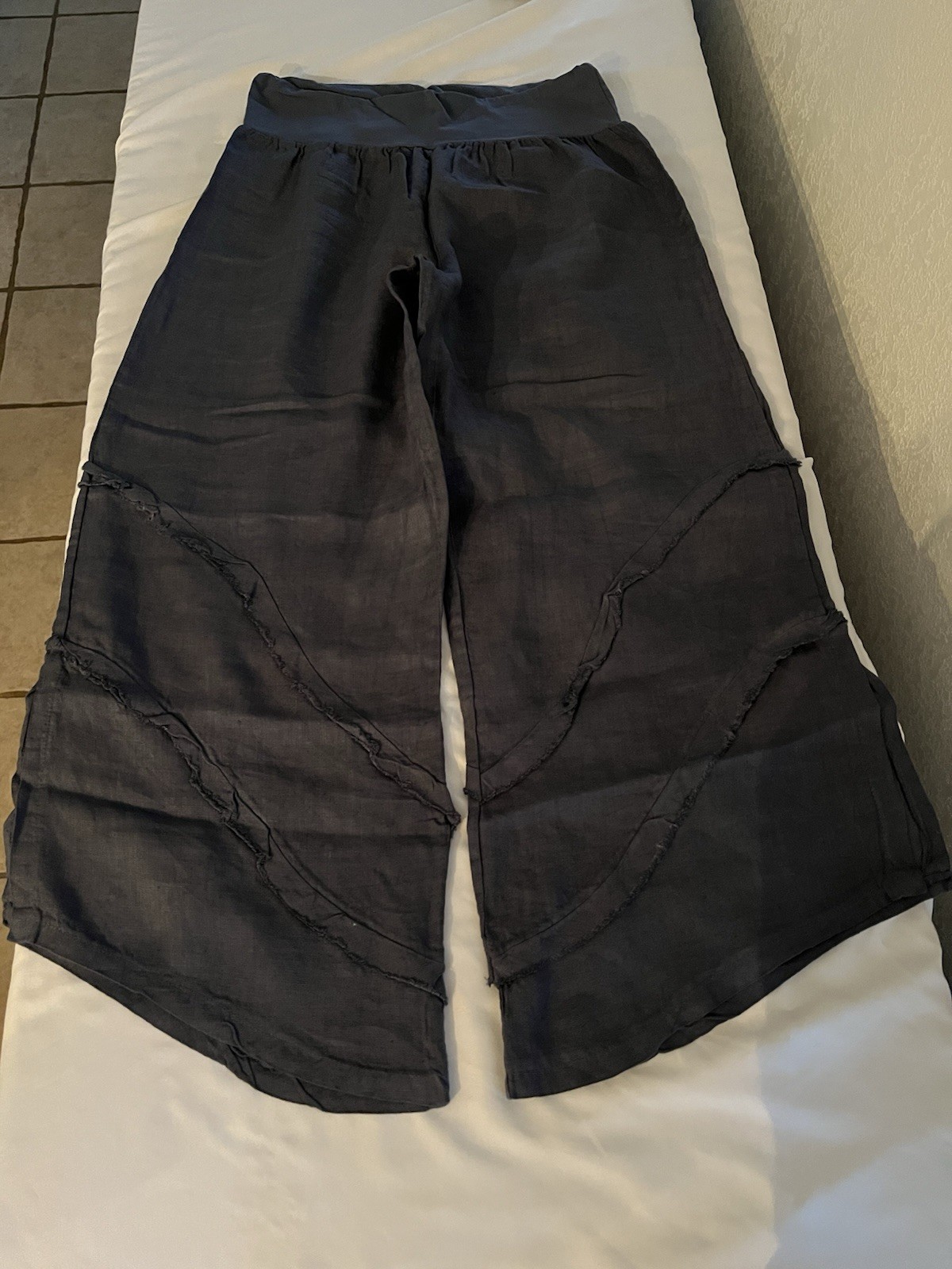 Women’s Black Solid Linen Cotton Wide-Leg Capri Pants, Elastic Waist, L/XL
