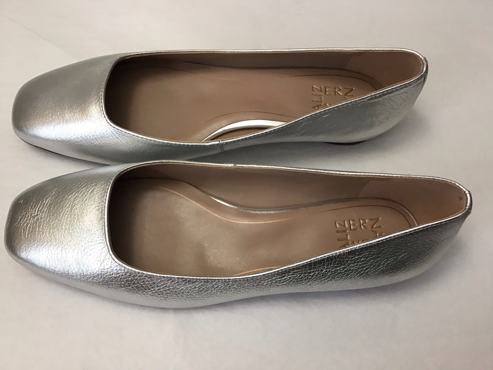 New Naturalizer Chelsea Size 11 Wide Leather Flats Pewter Silver Metallic (N70)