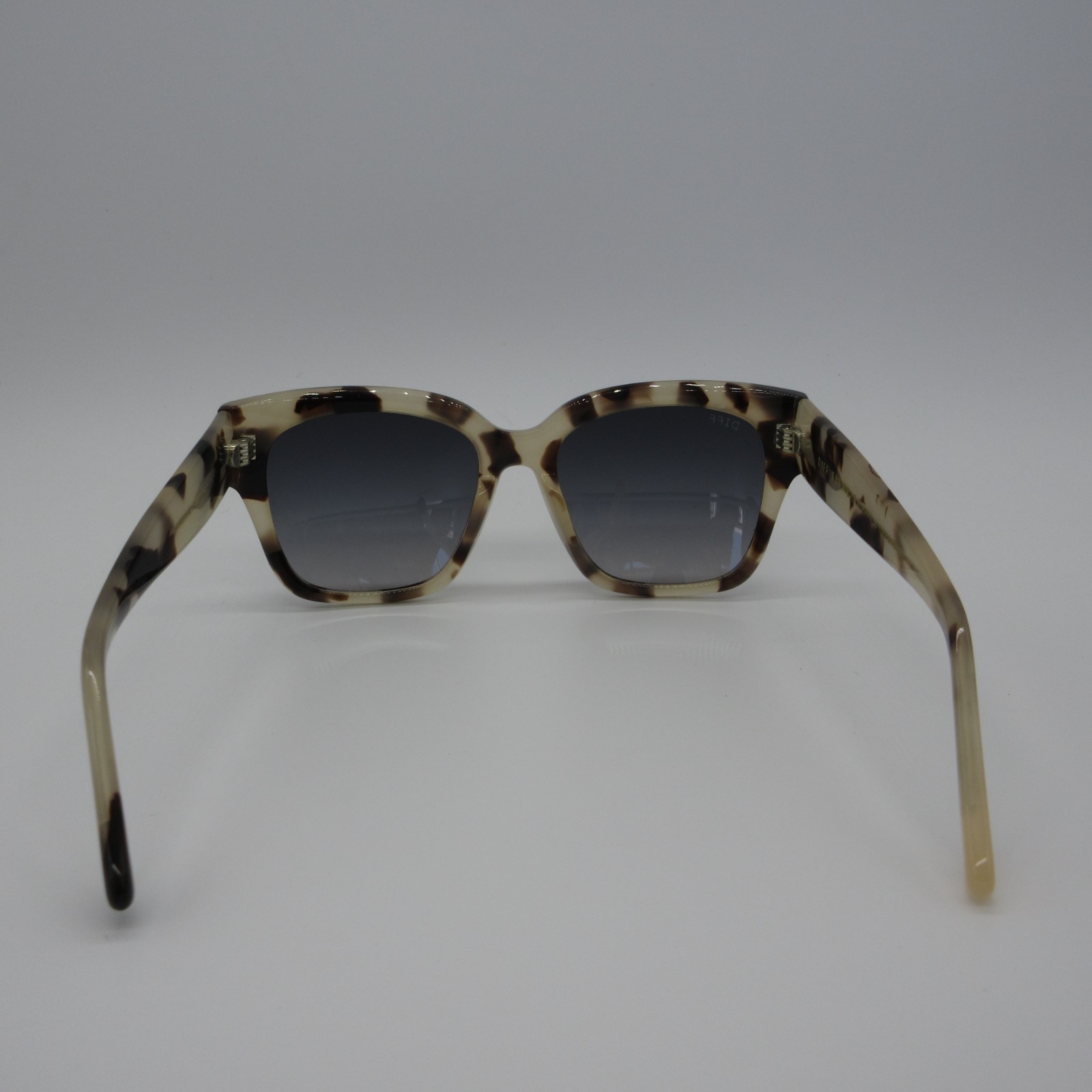 Diff Eyewear Sunglasses Bella II Clear Tortoise Shell Black Gradient Lens