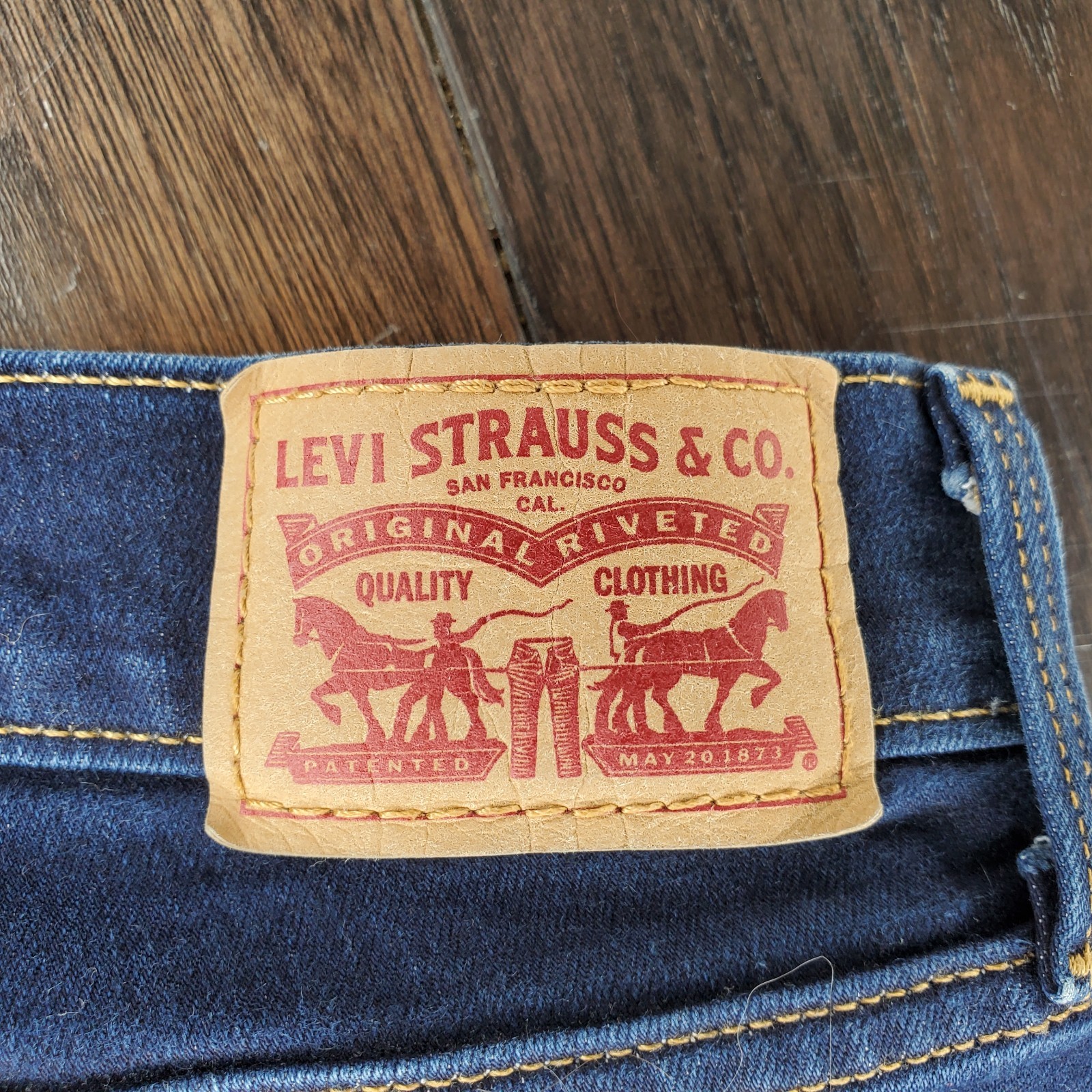 Levis 312 Shaping Slim Straight Jeans Womens 34×32 Blue Denim Button Dark Wash