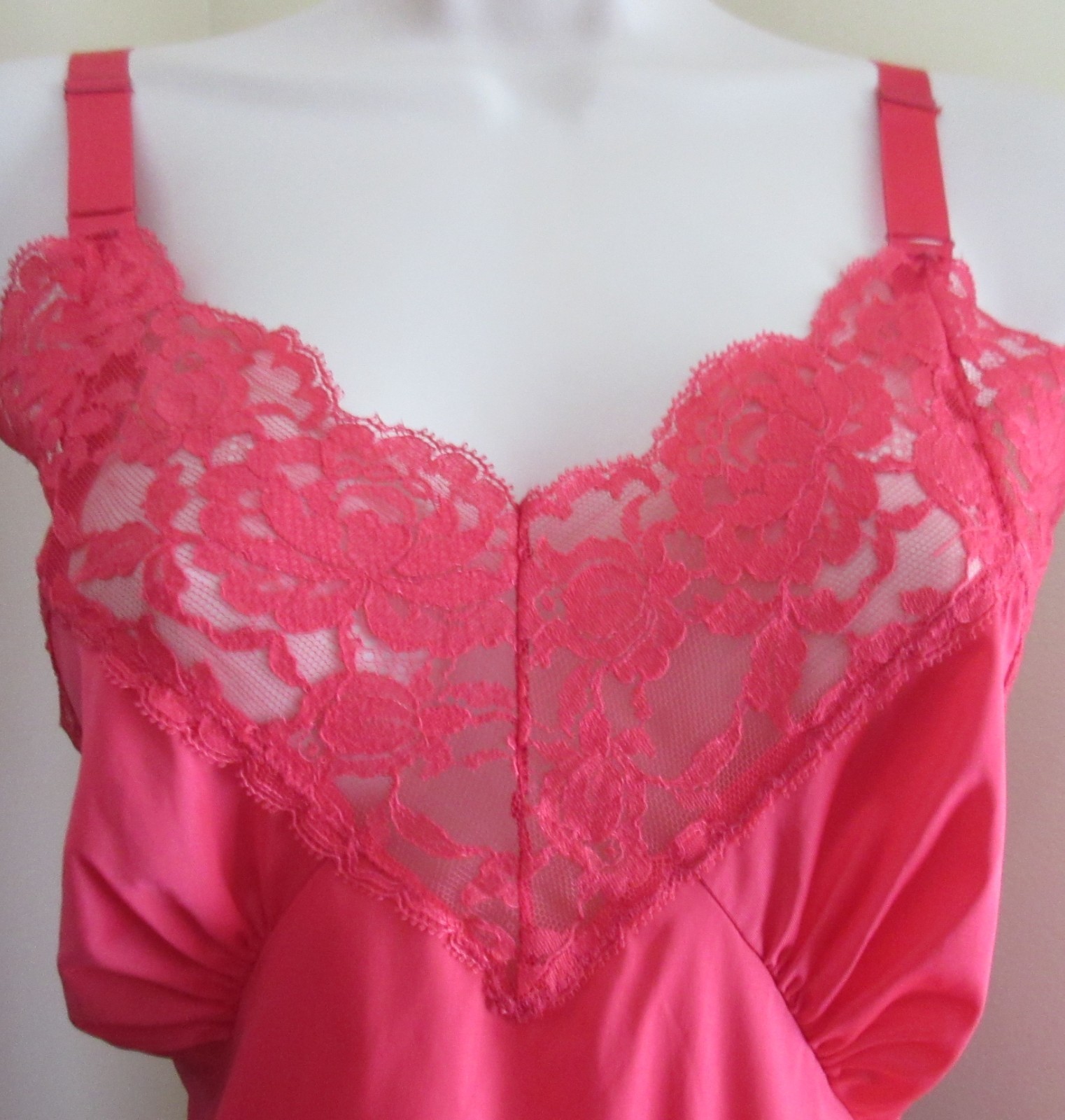 50s VASSARETTE ROSE RED NYLON LACE BUST full slip nightgown dress size 34 USA