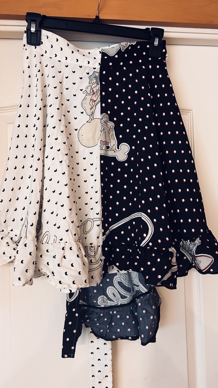 Adorable and unique cute France 🇫🇷 skirt By Loewe