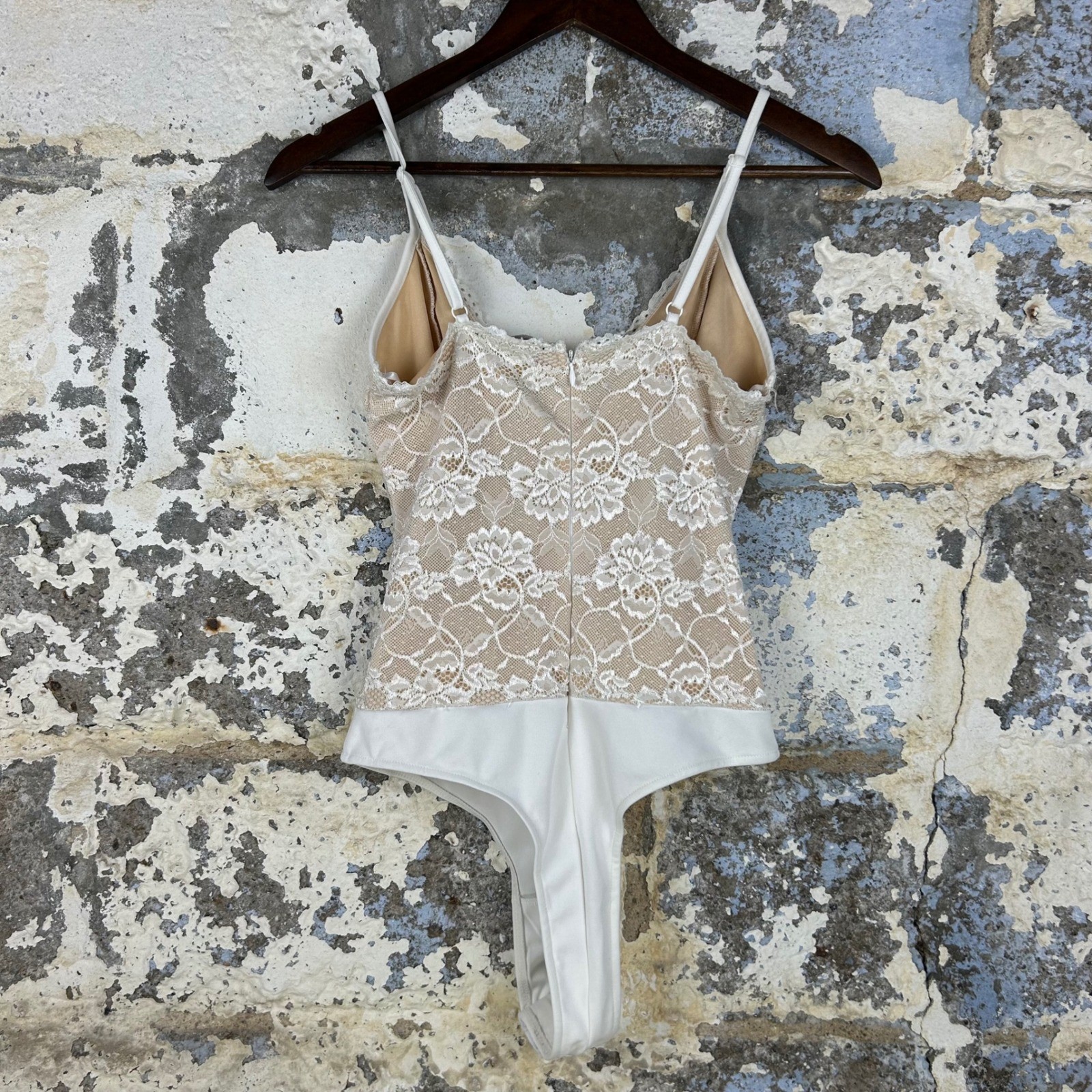 Lulus White Floral Lace Deep V-Neck Bodysuit Small Adjustable Straps Nude Lining
