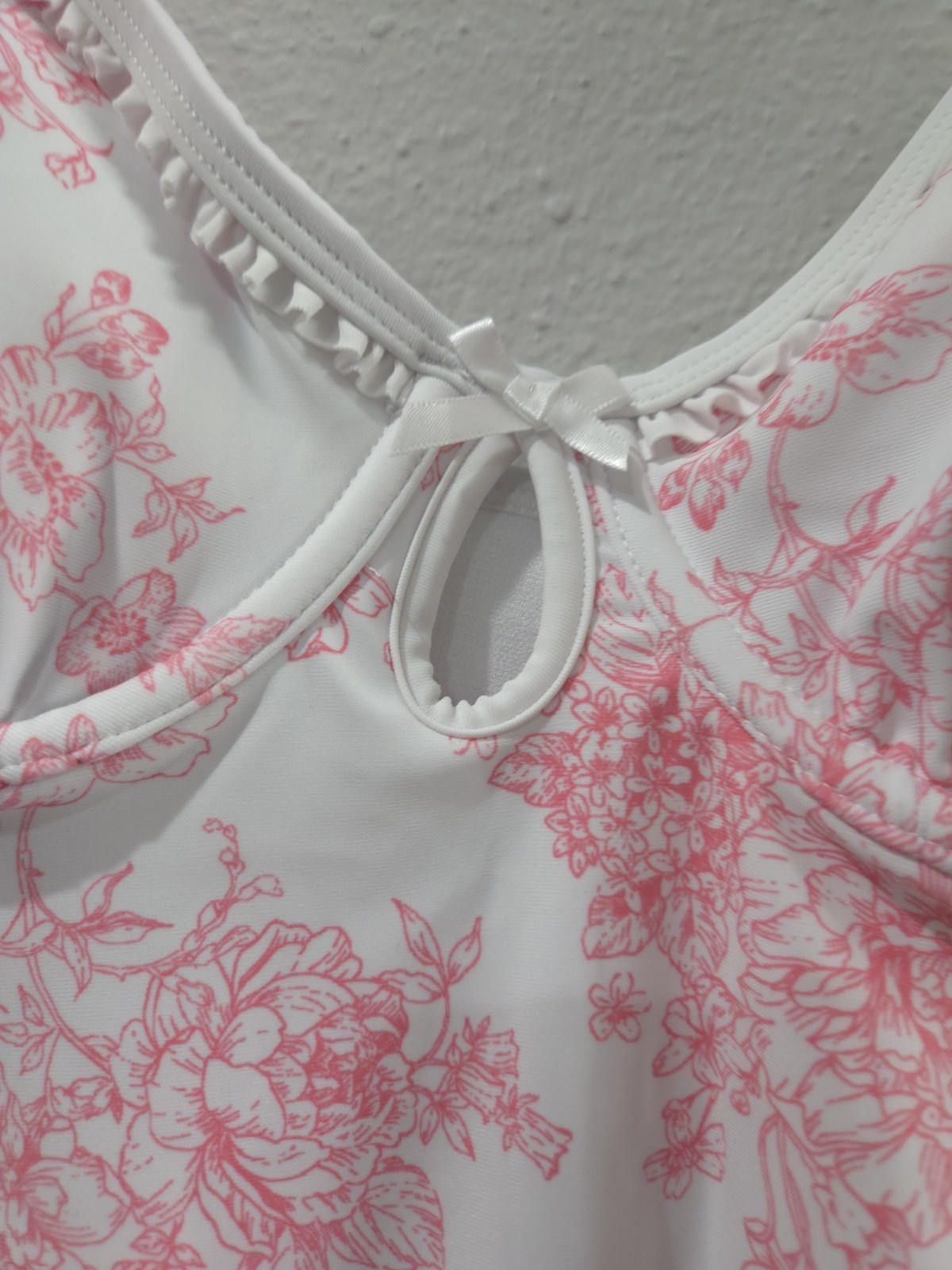BRAND NEW no Boundaries 1 Piece White With Pink Flowers Swimsuit Size Med #154