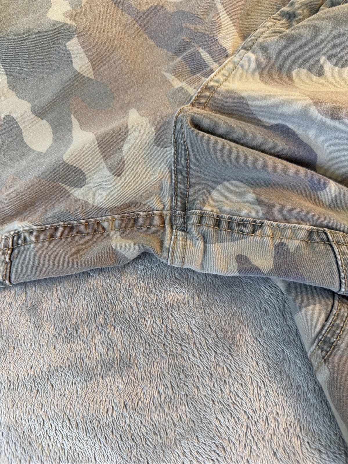 American Eagle Cargo shorts Men’s 42 Woodland Camo Next Level Flex Classic Y2K