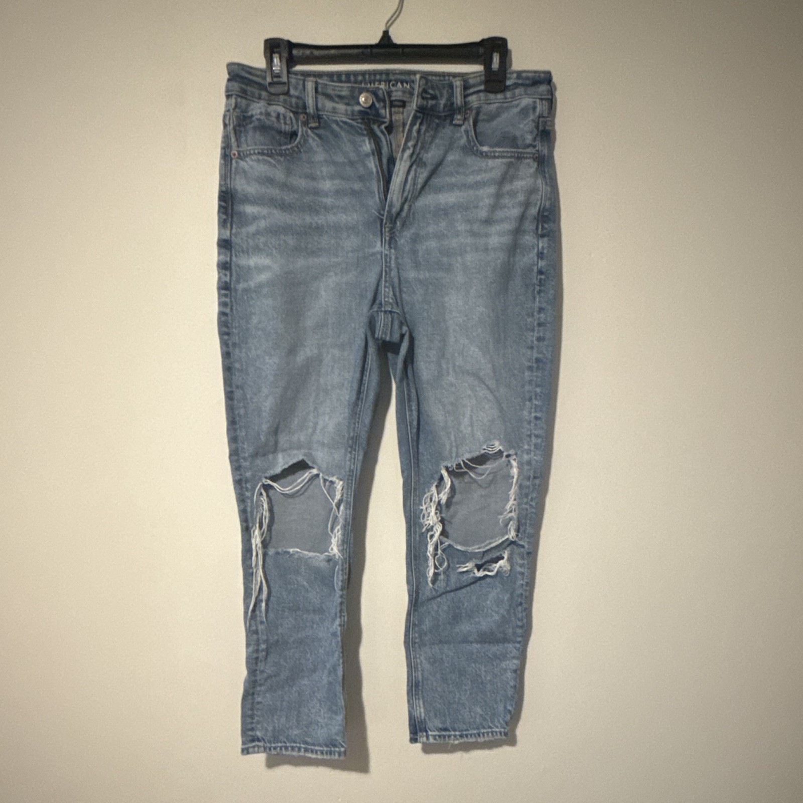 American Eagle Women’s High Rise Strigid Short Distressed Jeans Size 8
