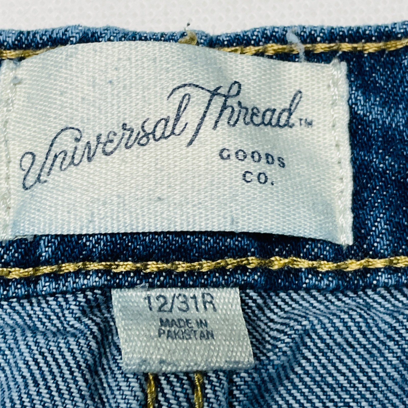 Universal Thread Women’s 12/31 R Boyfriend Patch Detail Raw Hem Jeans 31×29