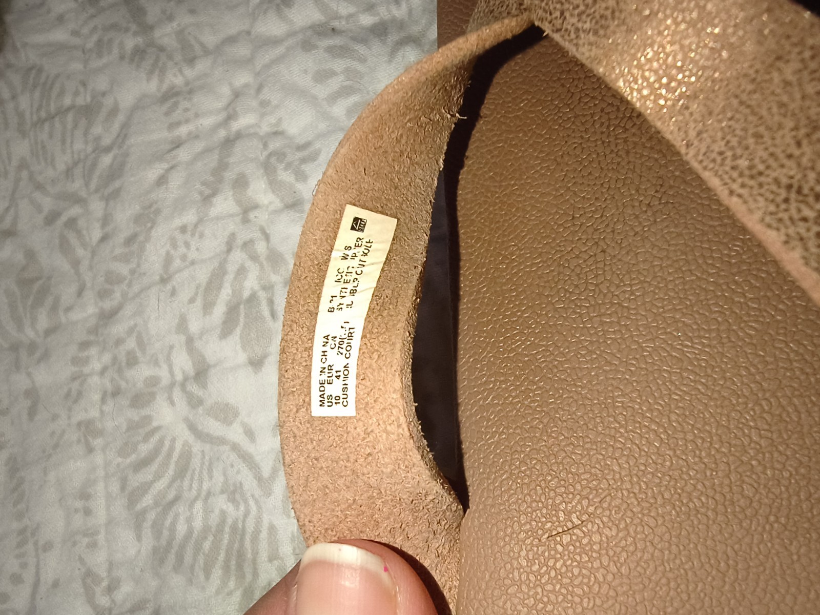 Reef Women’s Rose Gold/Tan Leather Cushioned Slip-On Flip Flop Sandals 10 M